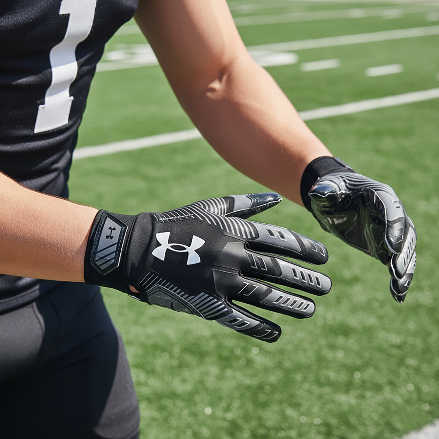 Under Armour Boys' F9 Pee Wee Nitro Football Gloves - view number 3