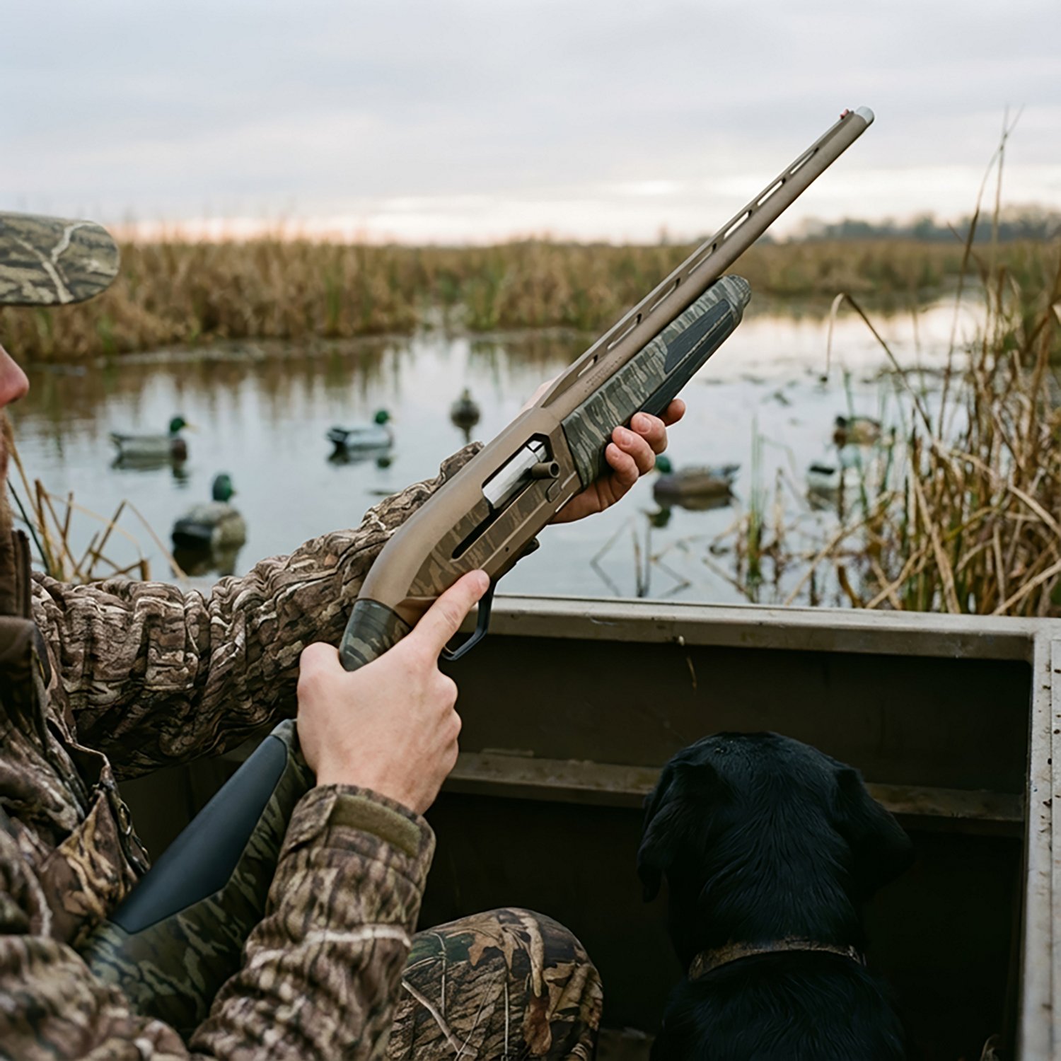 Browning Maxus II Wicked Wing 12 Gauge Semiautomatic Shotgun - view number 2