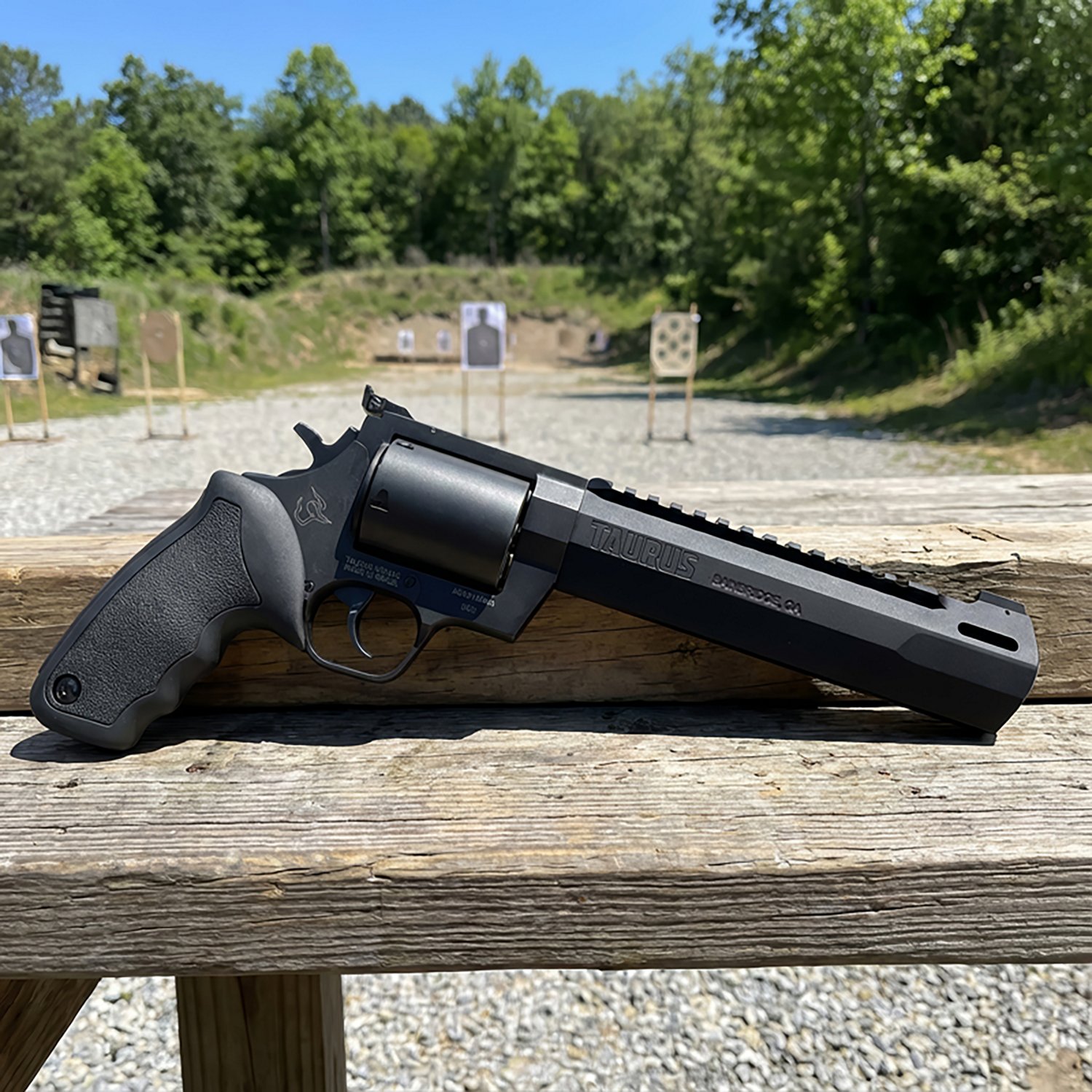Taurus Raging Hunter .500 S&W Magnum 8.37 in 5-Round Revolver - view number 2