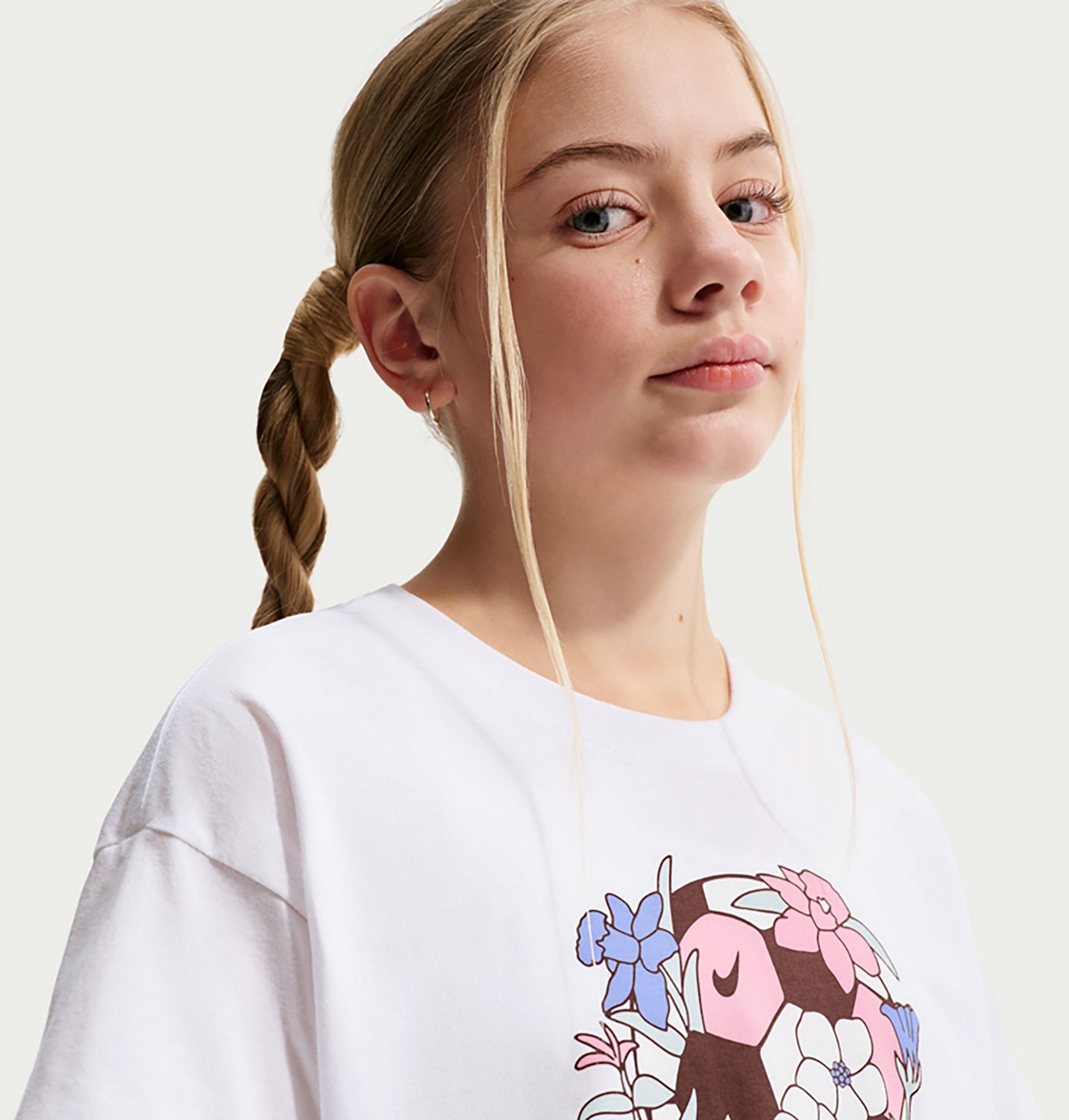 Nike Girls' Sportswear Essentials Soccer Boxy T-shirt - view number 4