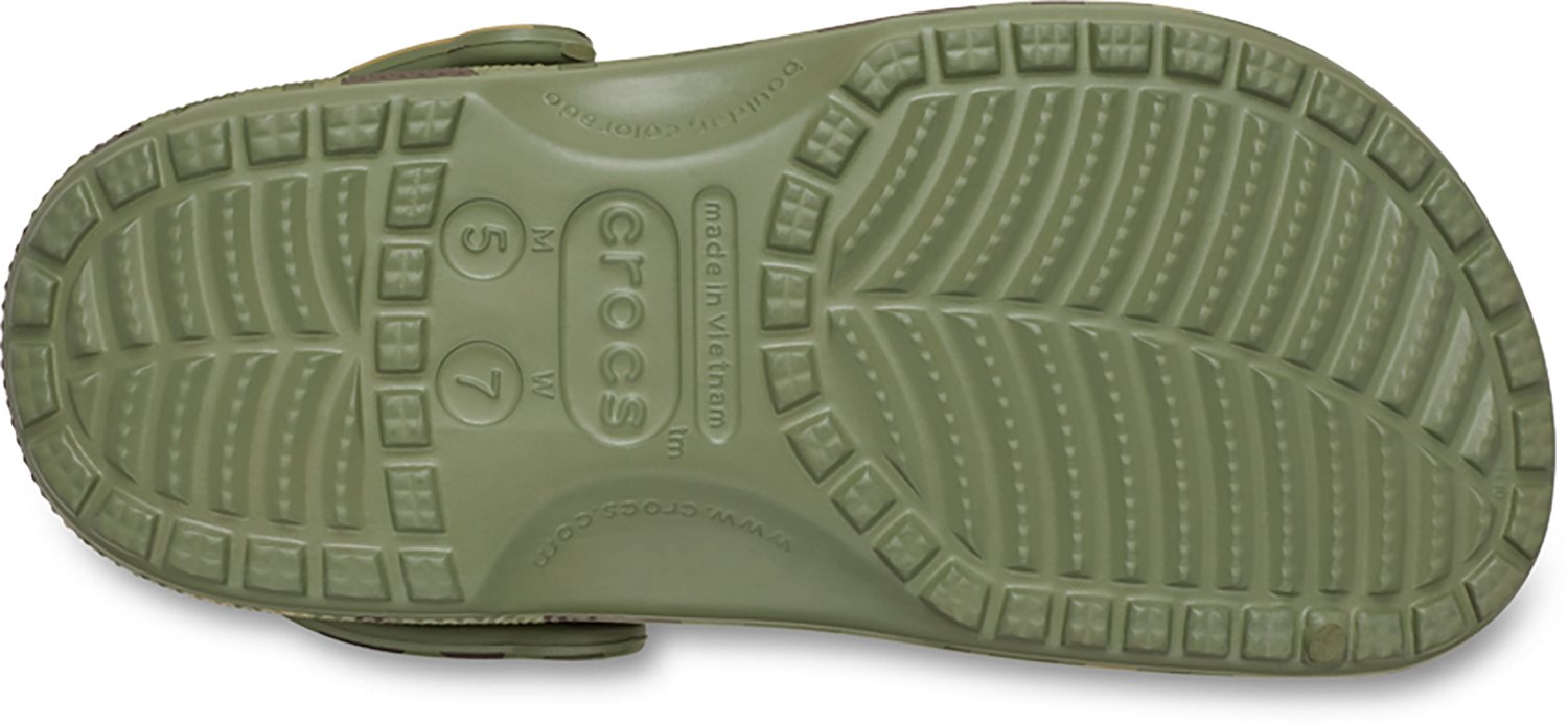 Crocs Adults' Classic Duck Camo Clogs - view number 5