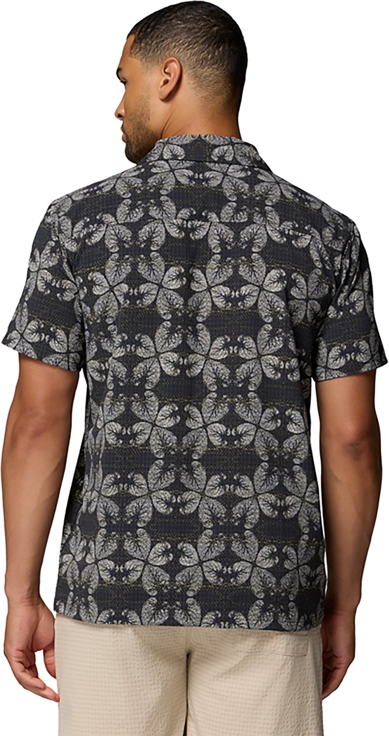 Columbia Sportswear Men's Utilizer Print Camp Short Sleeve Shirt - view number 2