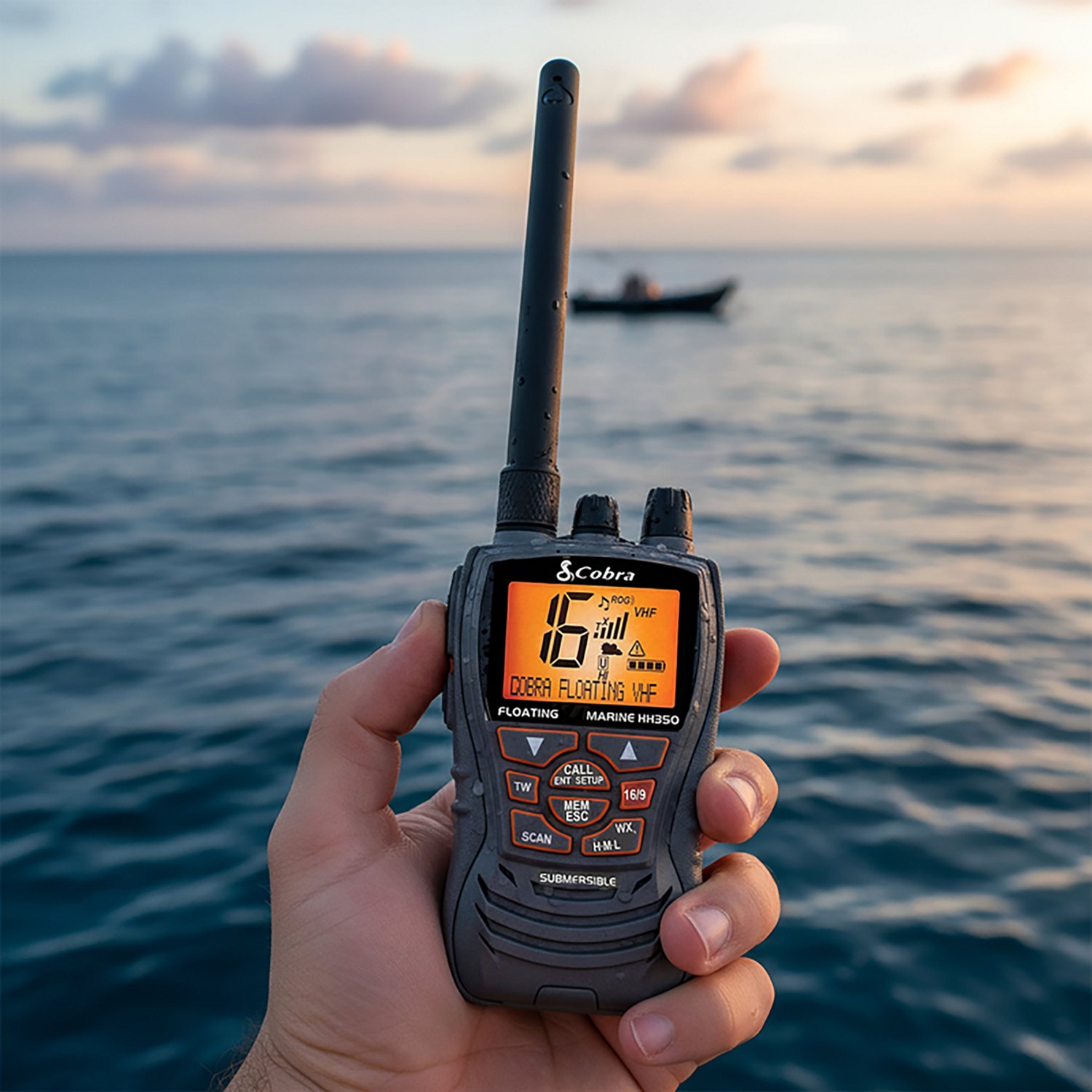 Cobra 6 W Compact Submersible Floating VHF Radio - view number 4