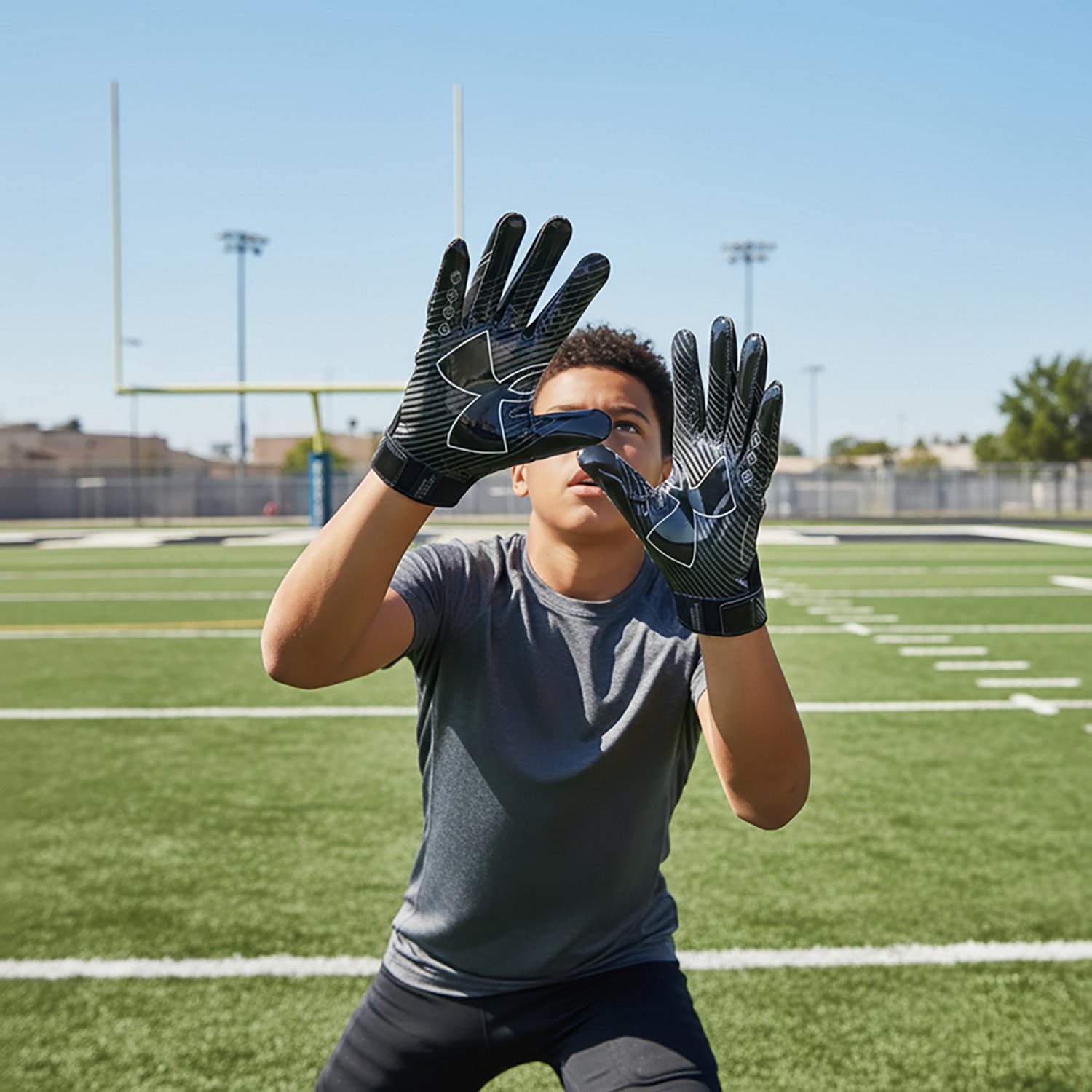 Under Armour Boys' F9 Nitro Football Gloves                                                                                      - view number 3