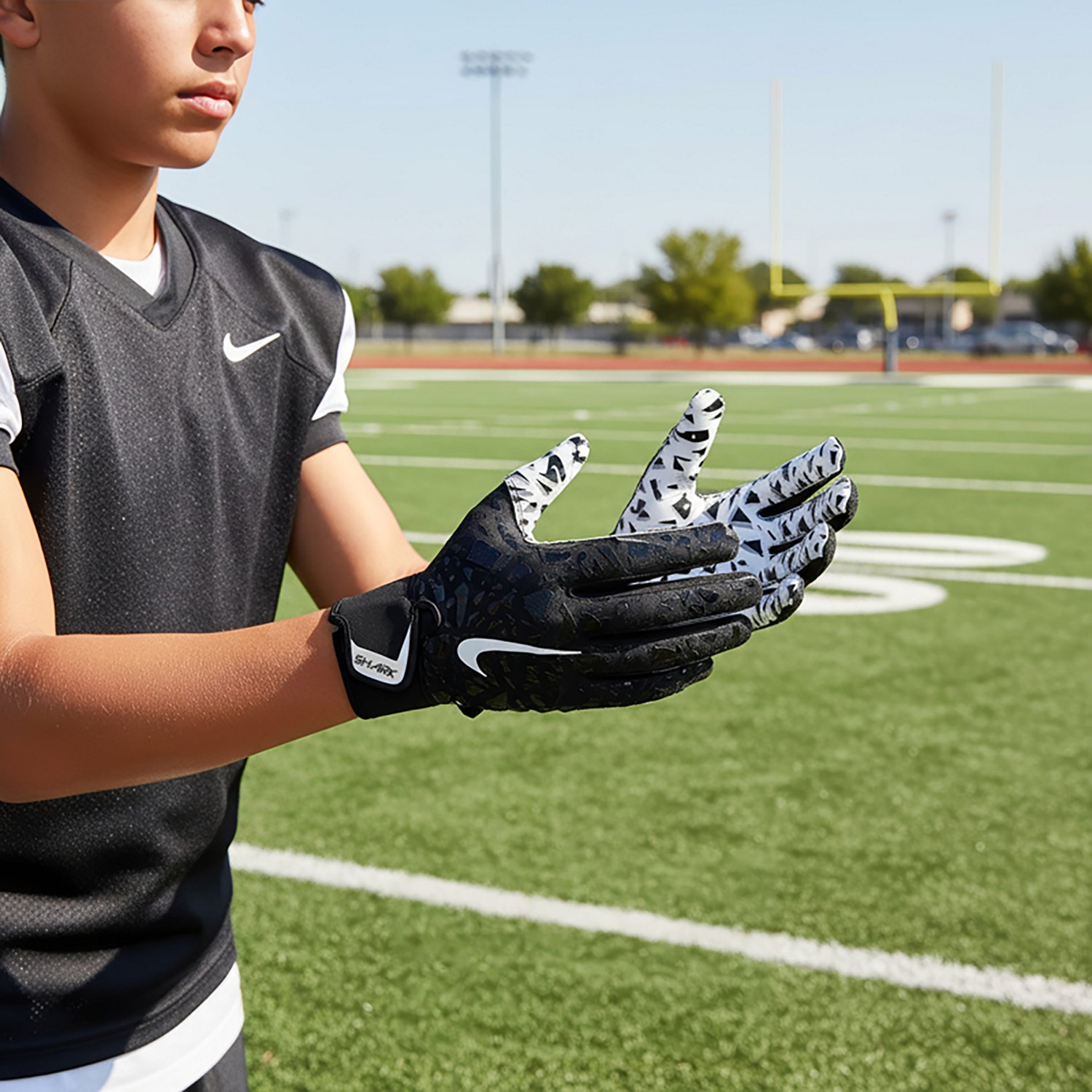 Nike PeeWee Shark 2.0 Football Glove                                                                                             - view number 3