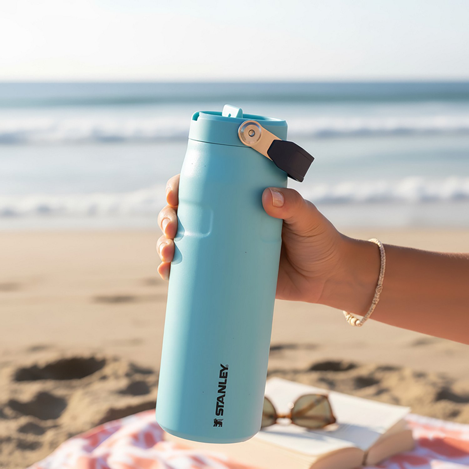 Stanley IceFlow 24 oz AeroLight Flip Straw Summer Edit Insulated Tumbler - view number 7