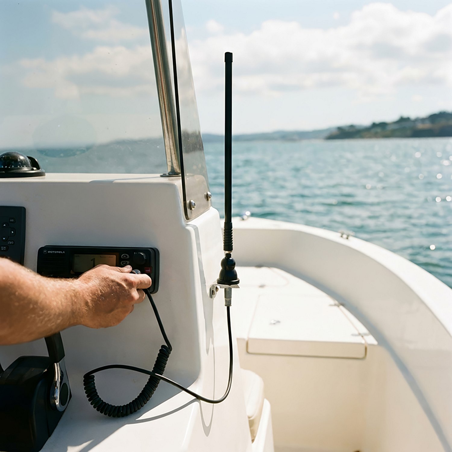 Dual AM/FM Rubber Mast 17 in Antenna - view number 3