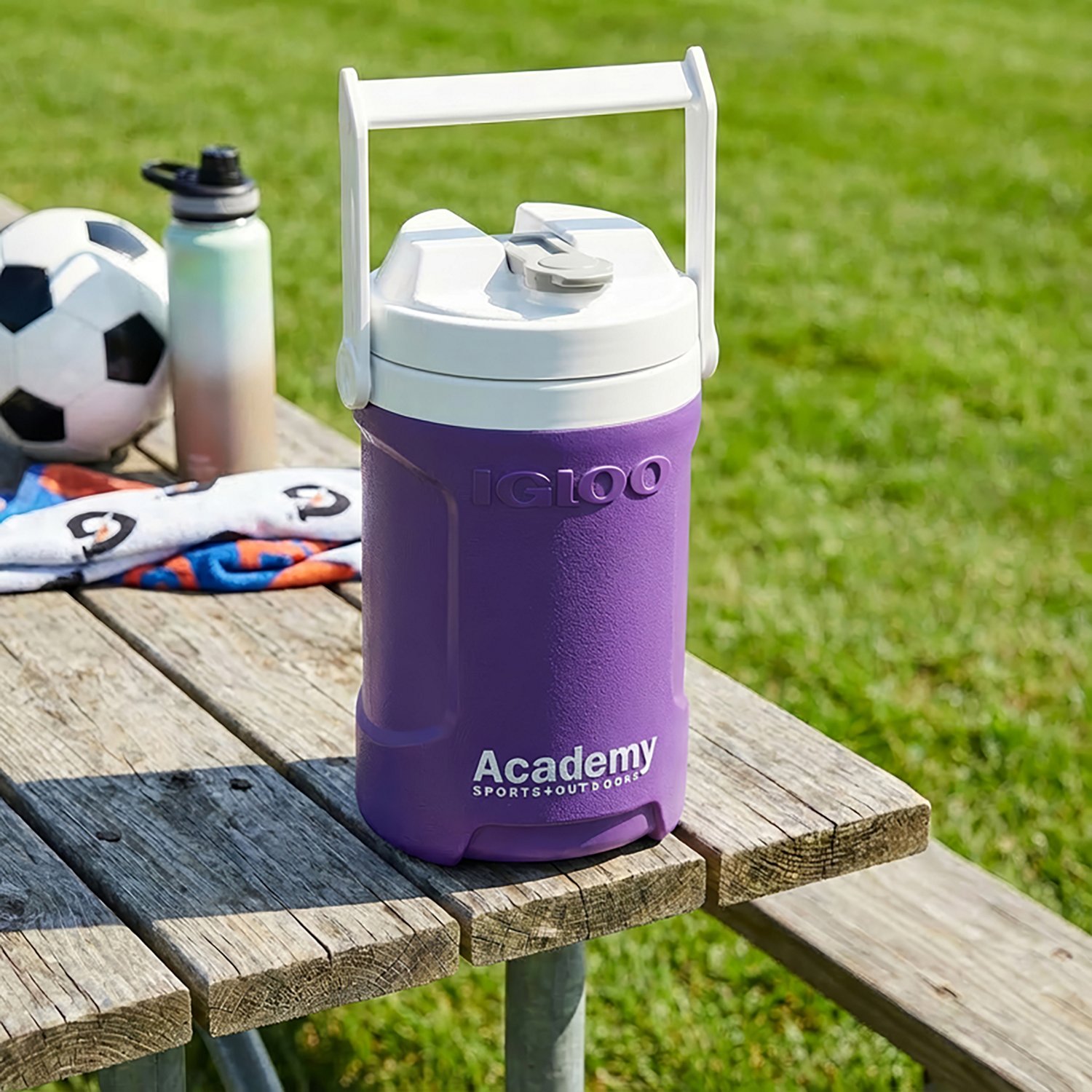 Igloo Academy Sports + Outdoors Latitude 64 fl oz Jug - view number 3