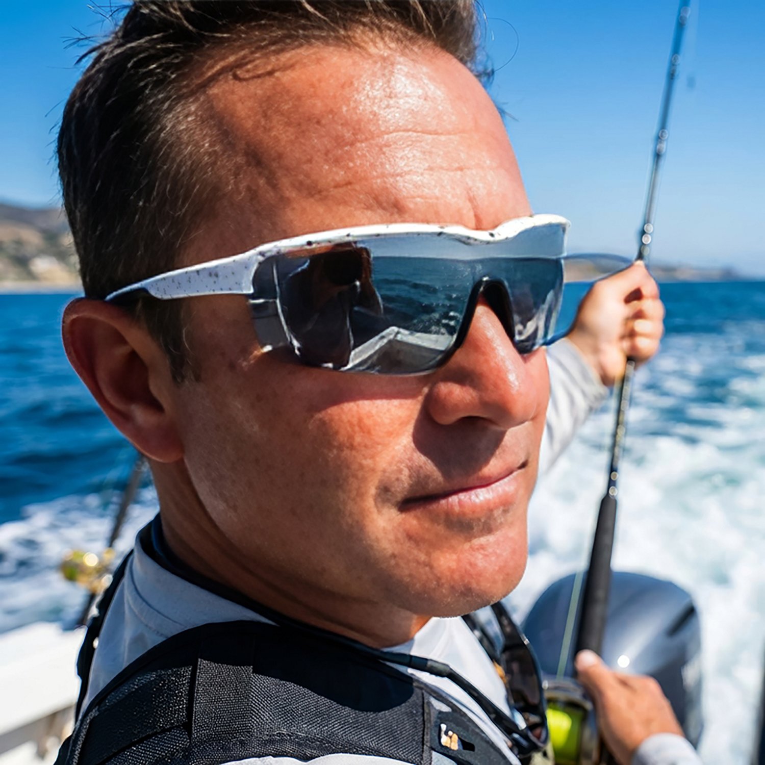 PUGS Adults' Lifestyle Rimless Blade Polarized Wrap-Around Sunglasses - view number 2