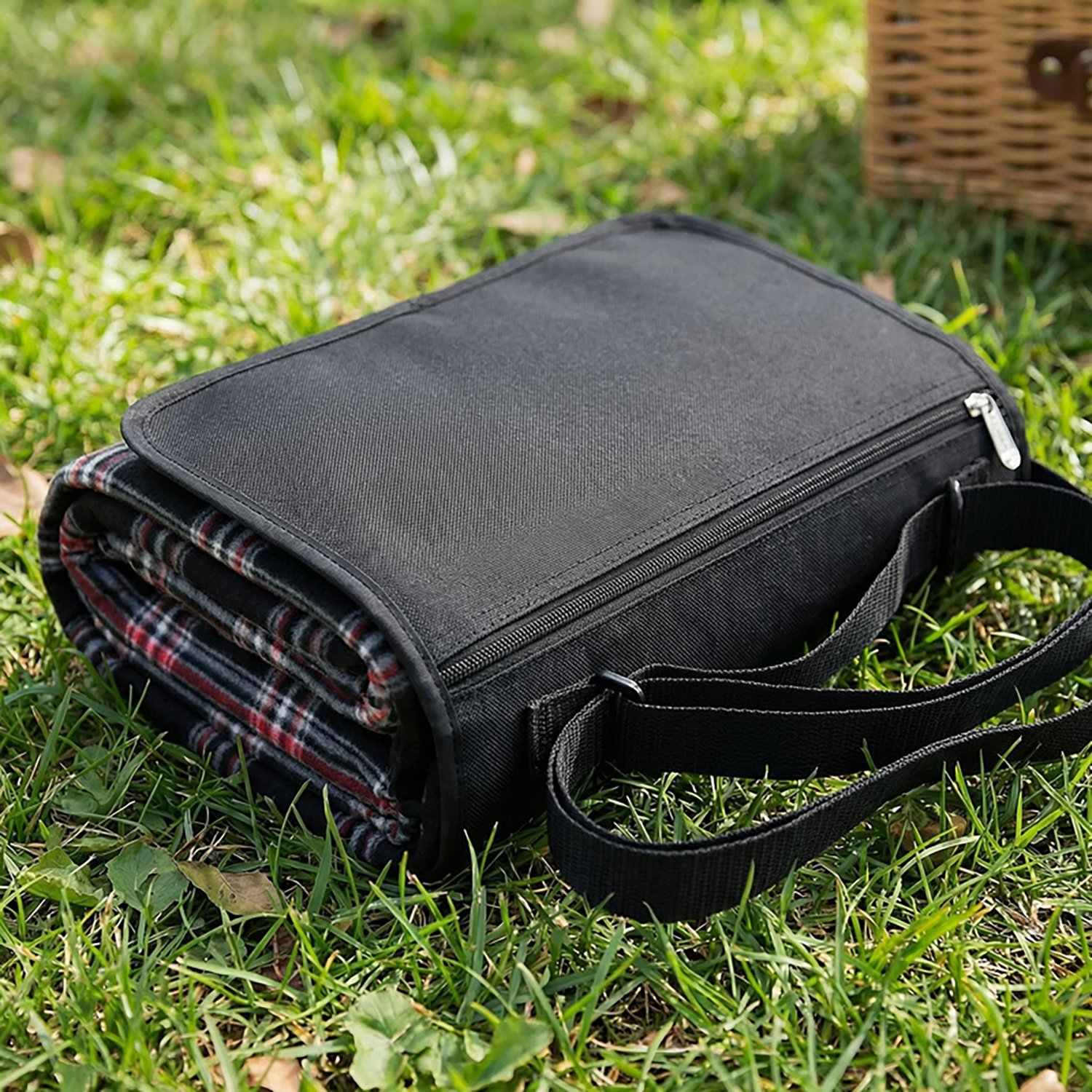 Picnic Time XL Blanket Tote