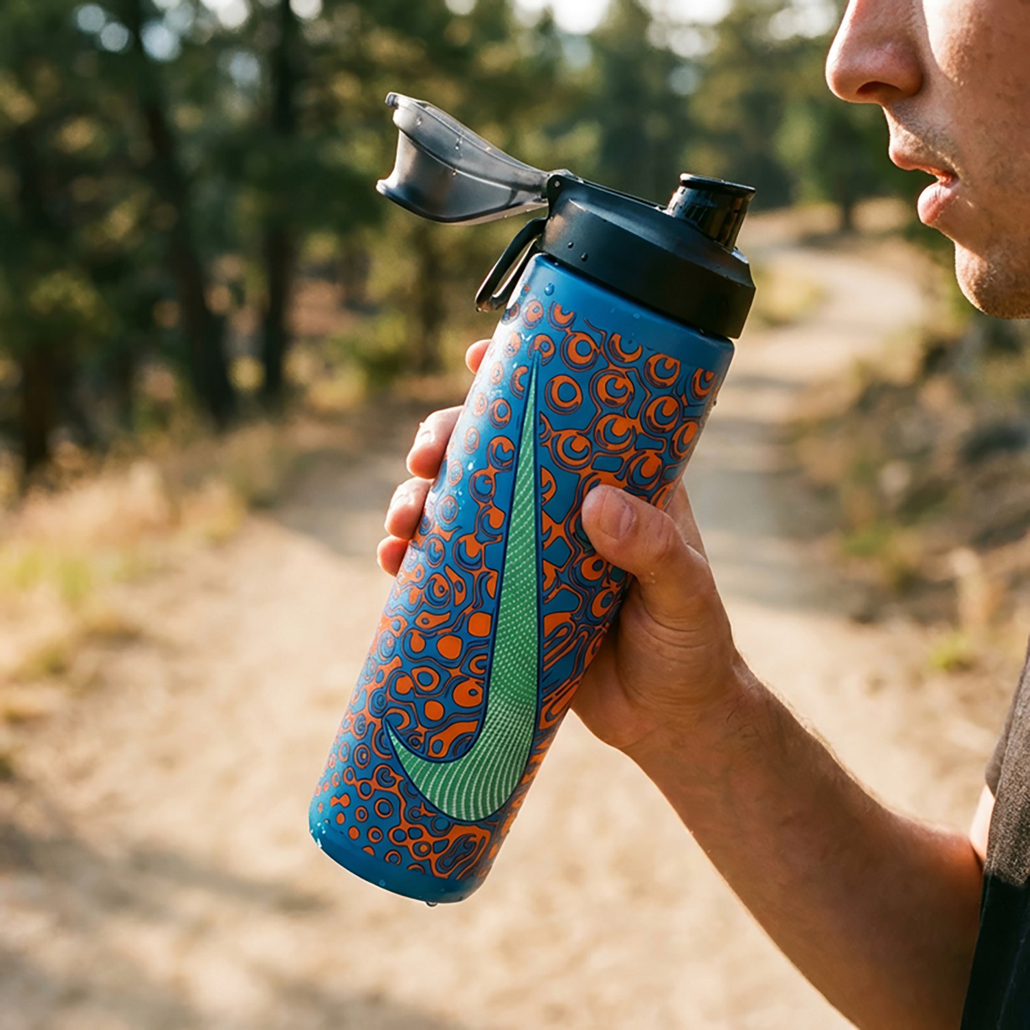 Nike Refuel 32 oz Locking Lid Water Bottle - view number 2