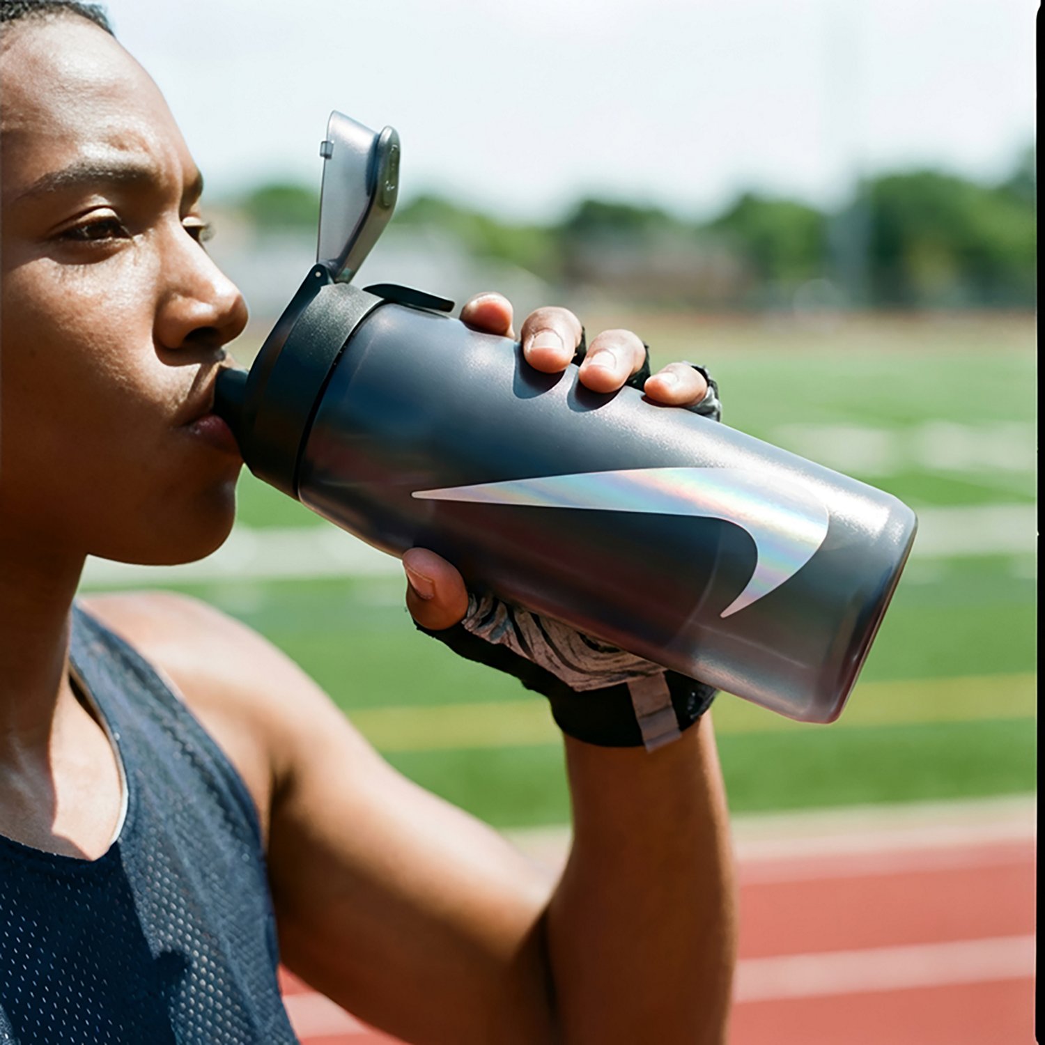 Nike Refuel 32 oz Locking Lid Water Bottle - view number 4