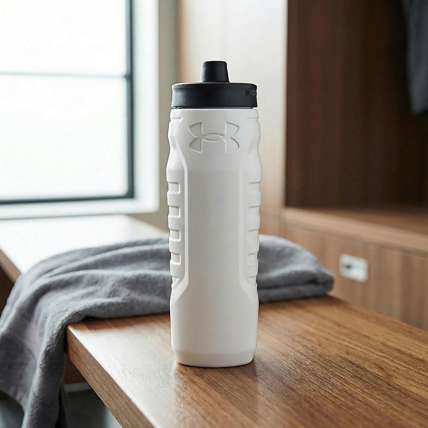 Under Armour 32 oz Sideline Squeeze Water Bottle                                                                                 - view number 5