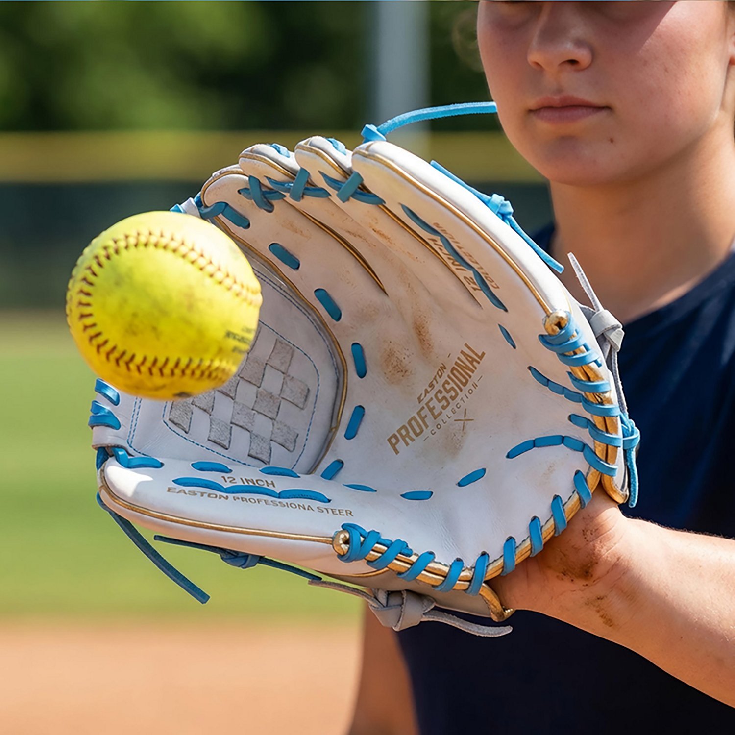 EASTON 12 in Professional Collection Fast-Pitch Glove