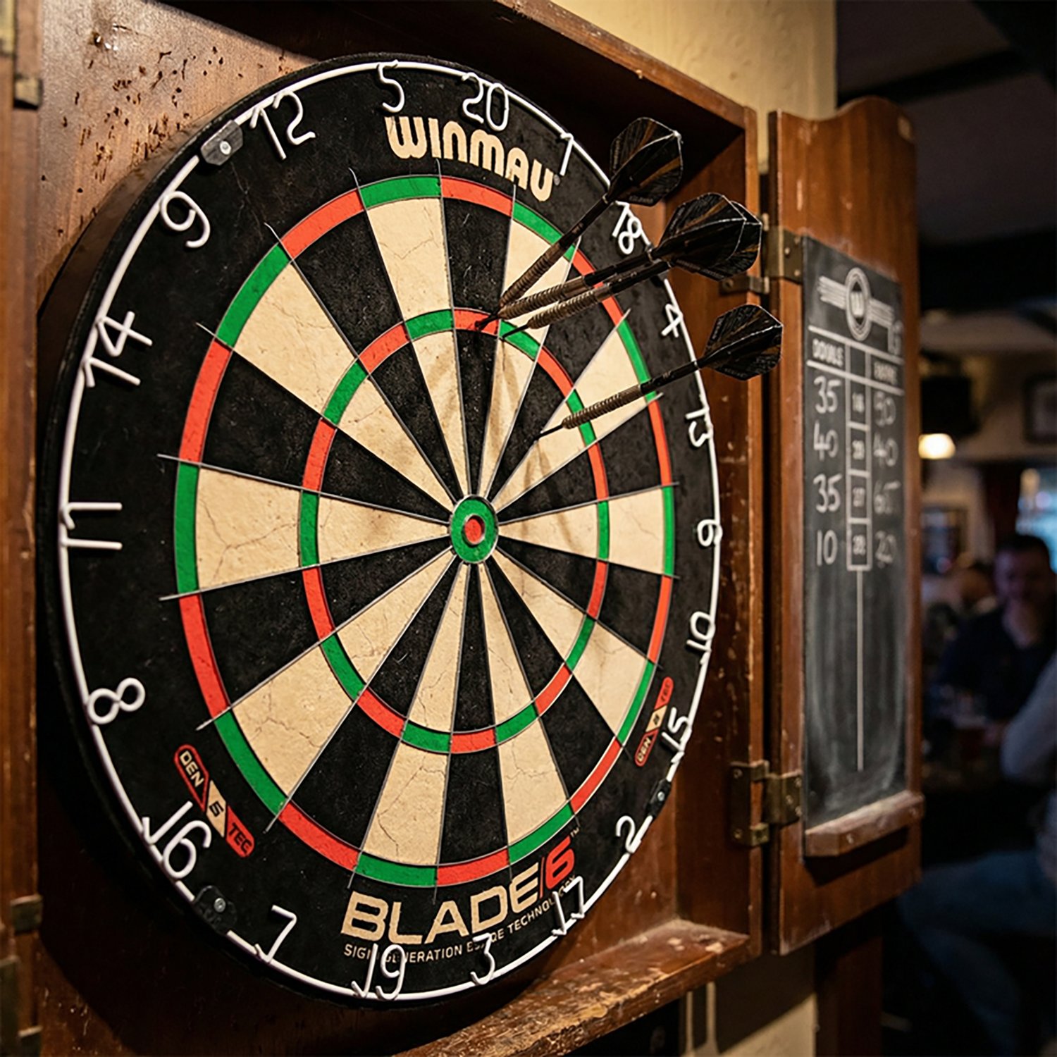 Winmau Blade 6 Professional Bristle Dartboard