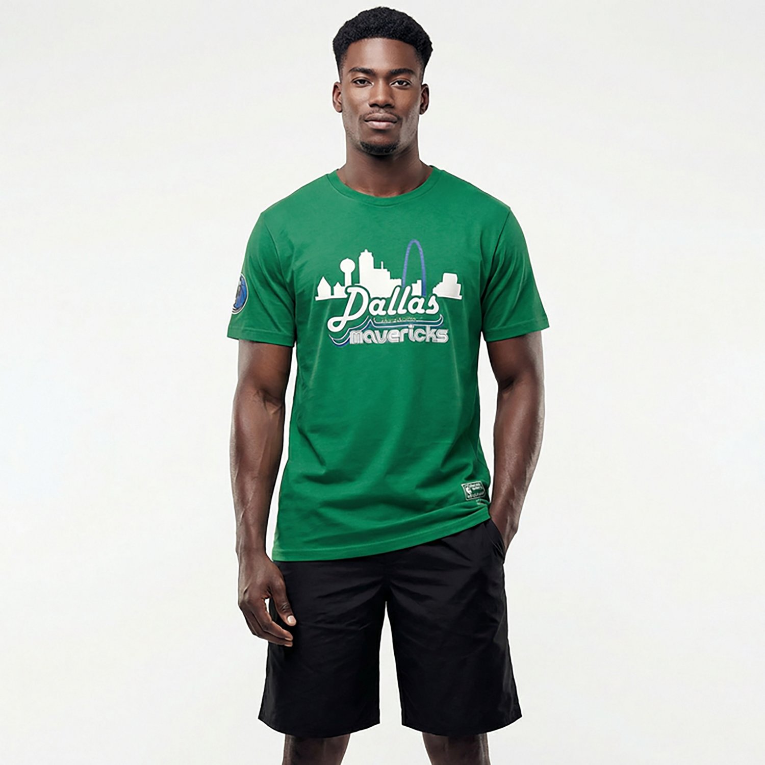 Mitchell & Ness Men's Dallas Mavericks City Graphic T-shirt - view number 2