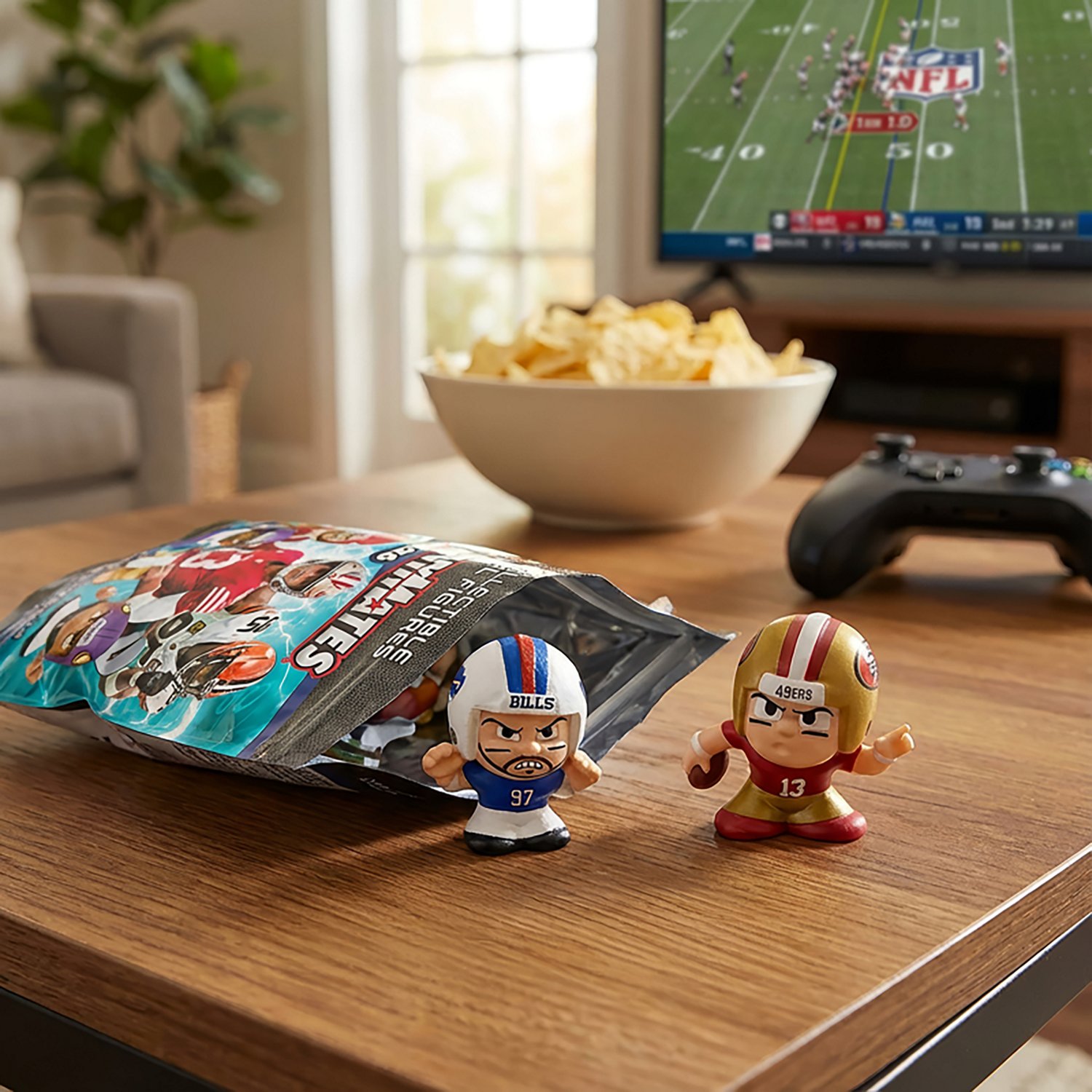 The Party Animal 2025 NFL TeenyMates Blind Pack - view number 3