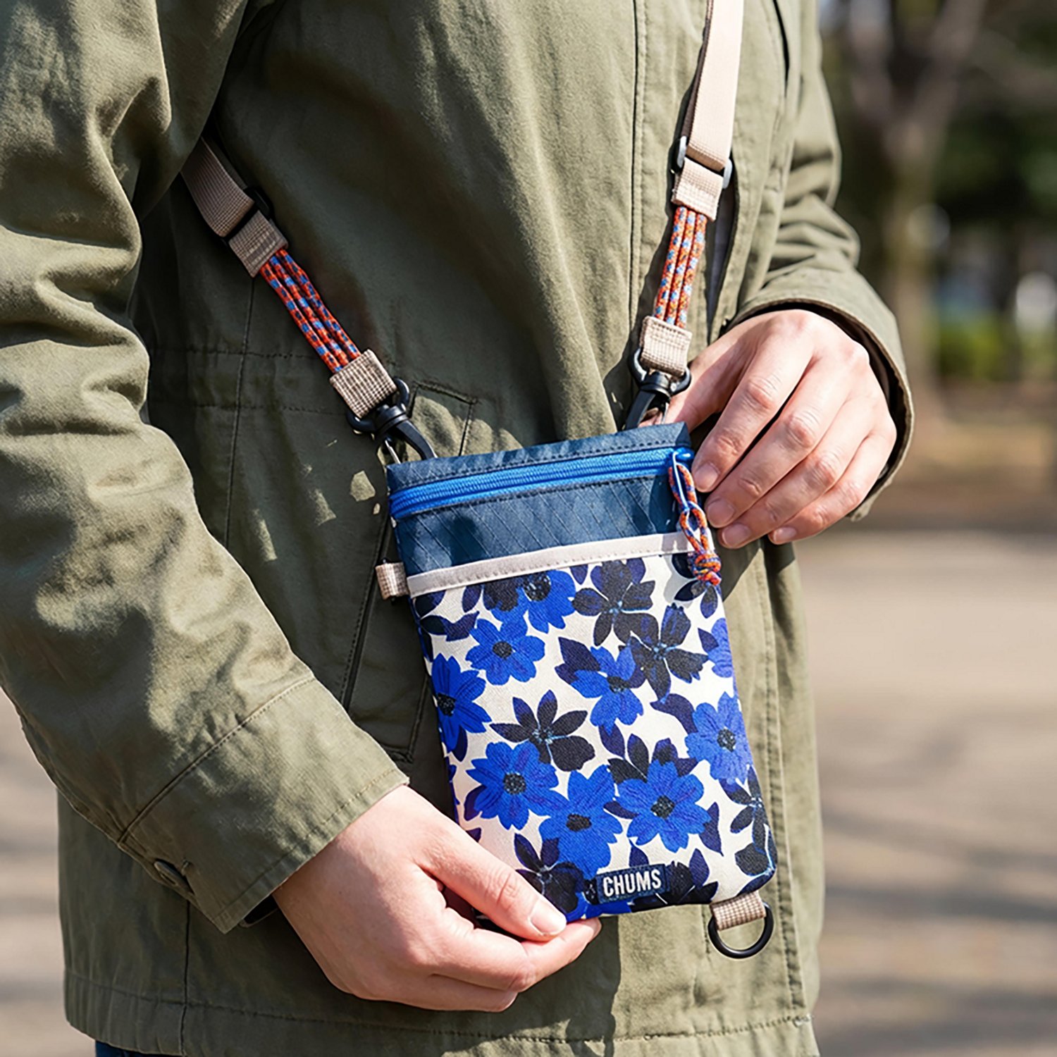 Chums Rover Phone Tote - view number 7
