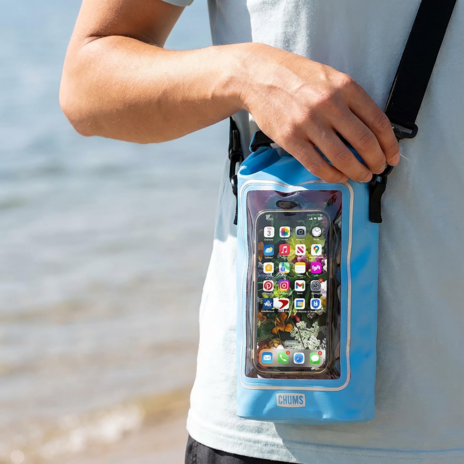 Chums High Water Phone Tote - view number 5
