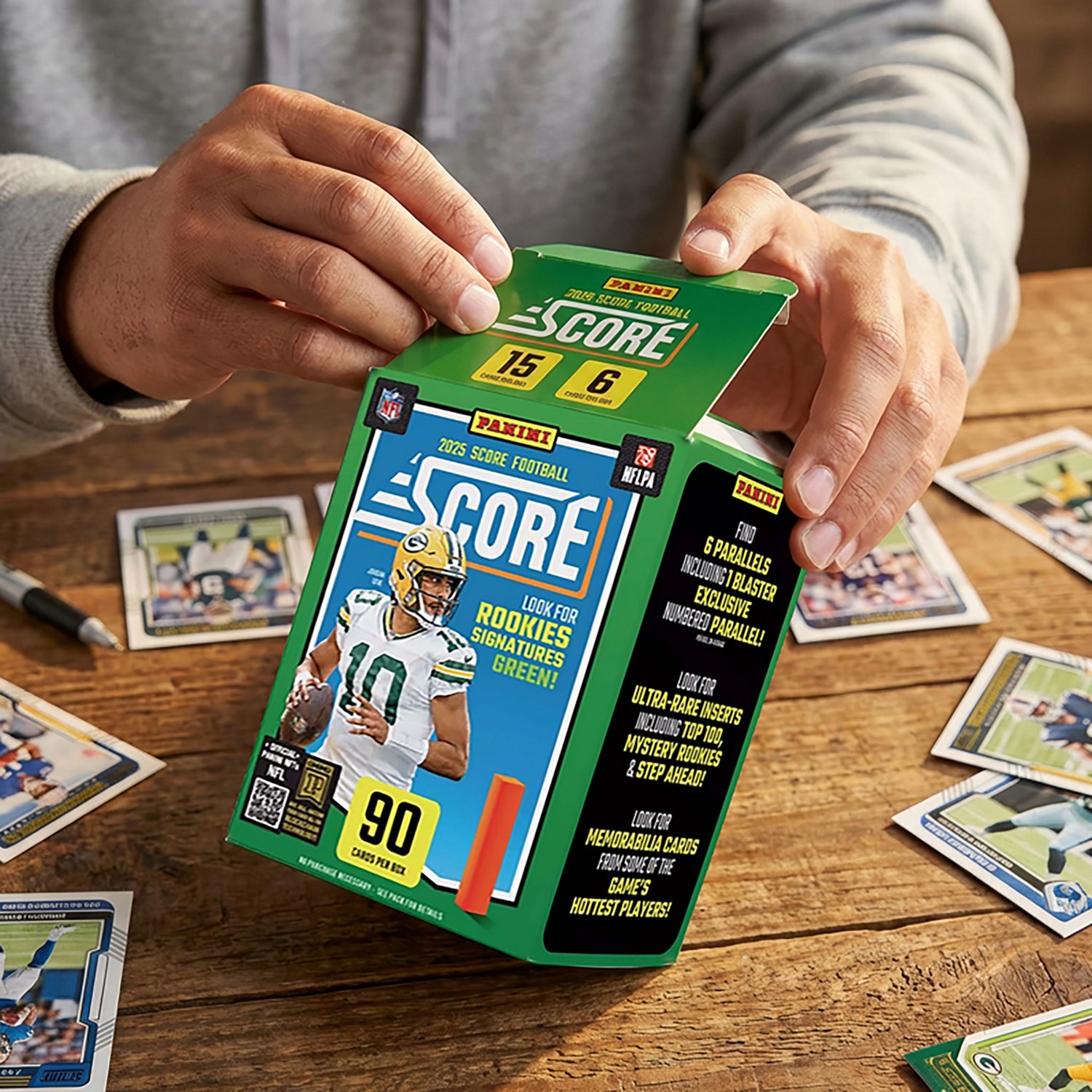 Panini 2025 Score Football Blaster - view number 2