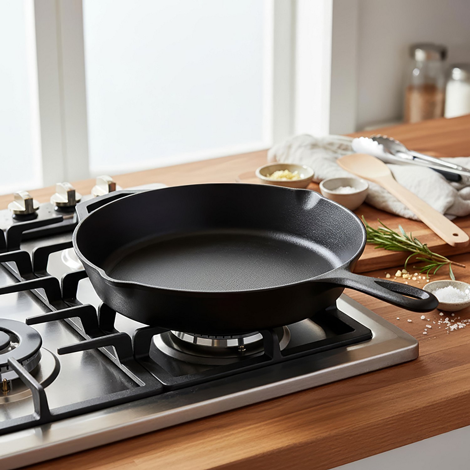 Lodge 12" Preseasoned Cast-Iron Skillet - view number 3