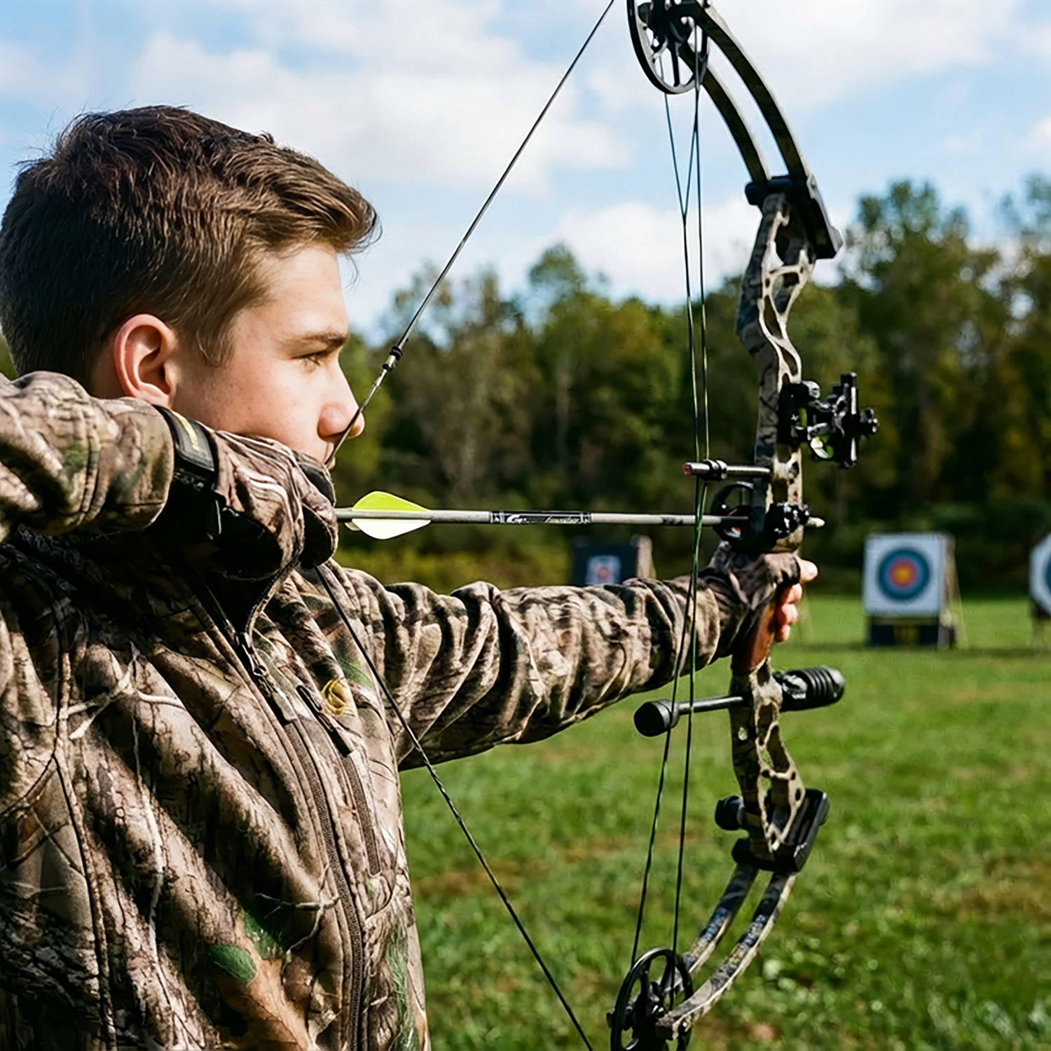 Gold Tip Lightning Youth Carbon Arrow - view number 2