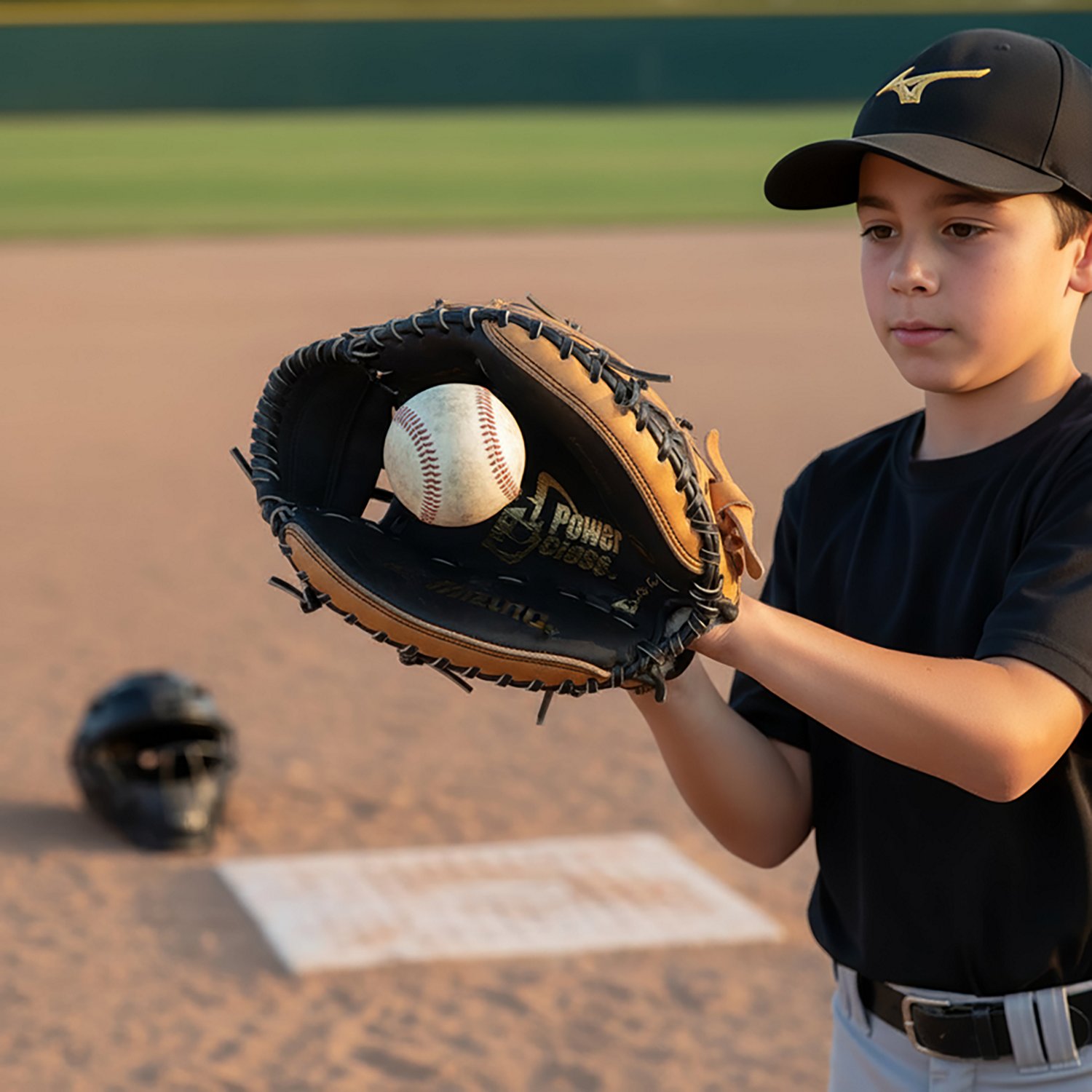 Mizuno Youth Prospect GXC105 32.5" Catcher's Baseball Mitt - view number 4