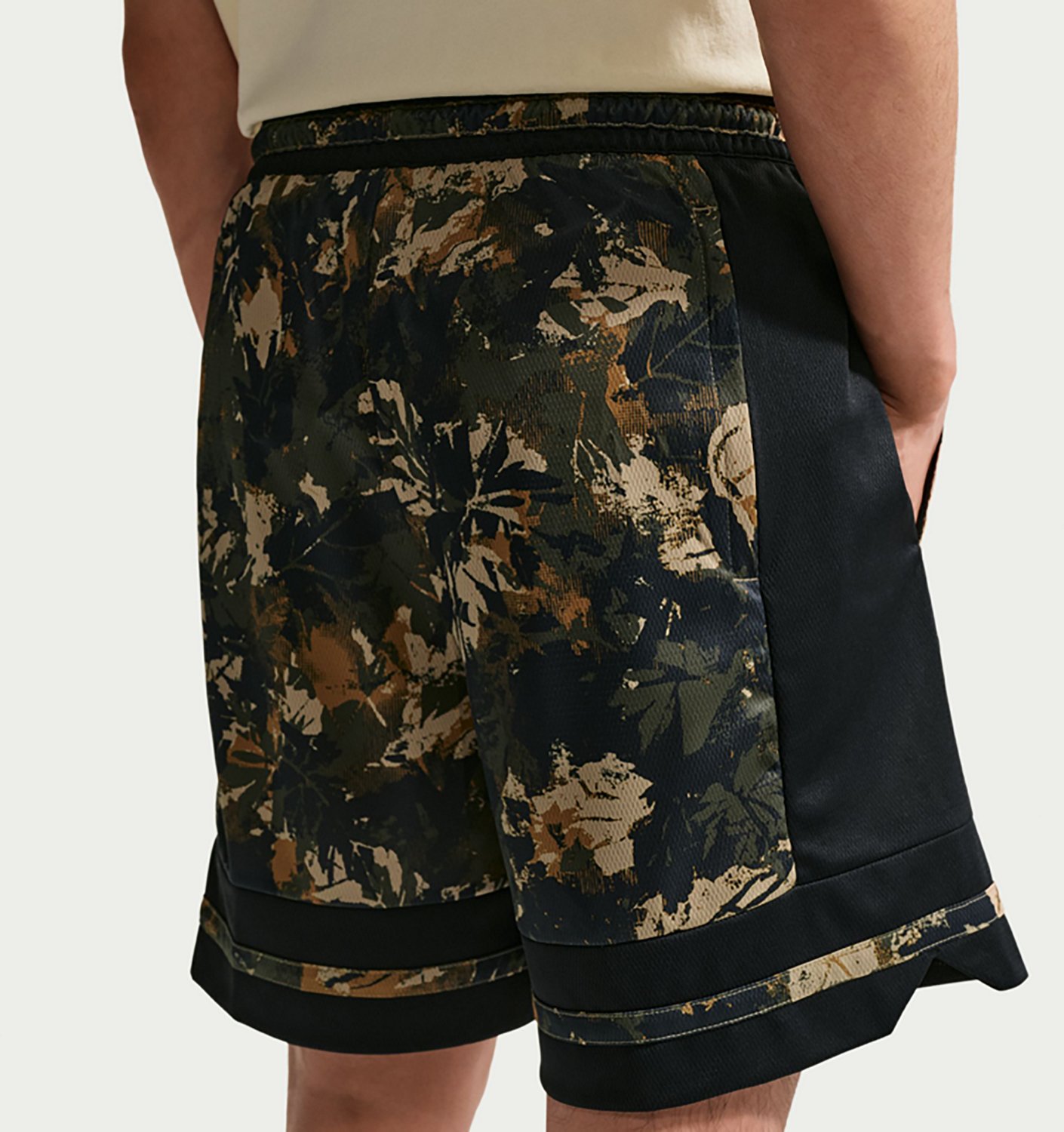 Nike Men's Dri-FIT GM Classic Basketball Shorts 8 in. - view number 2