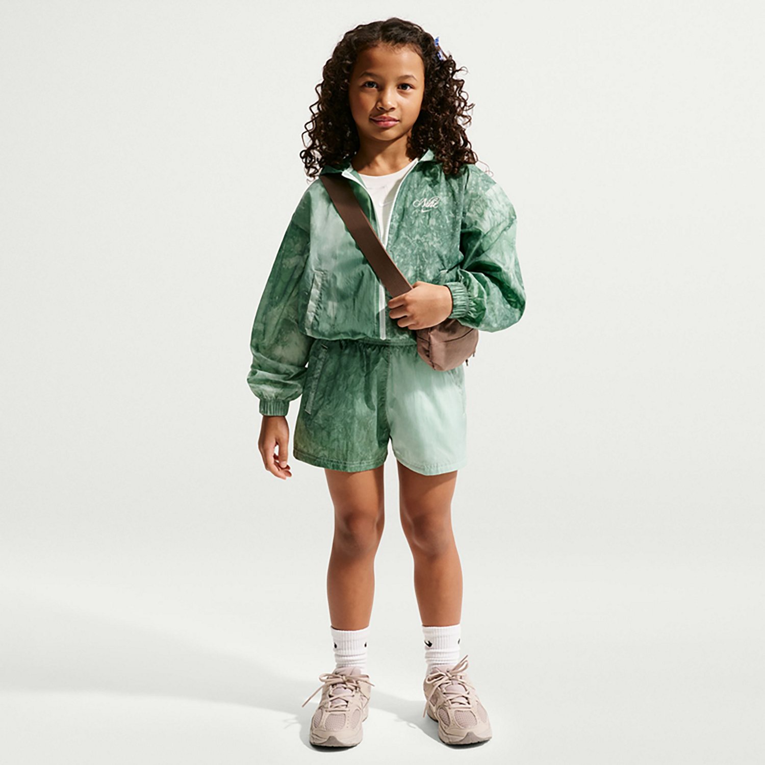 Nike Girls' Sportswear Club Woven Graphic Shorts - view number 2