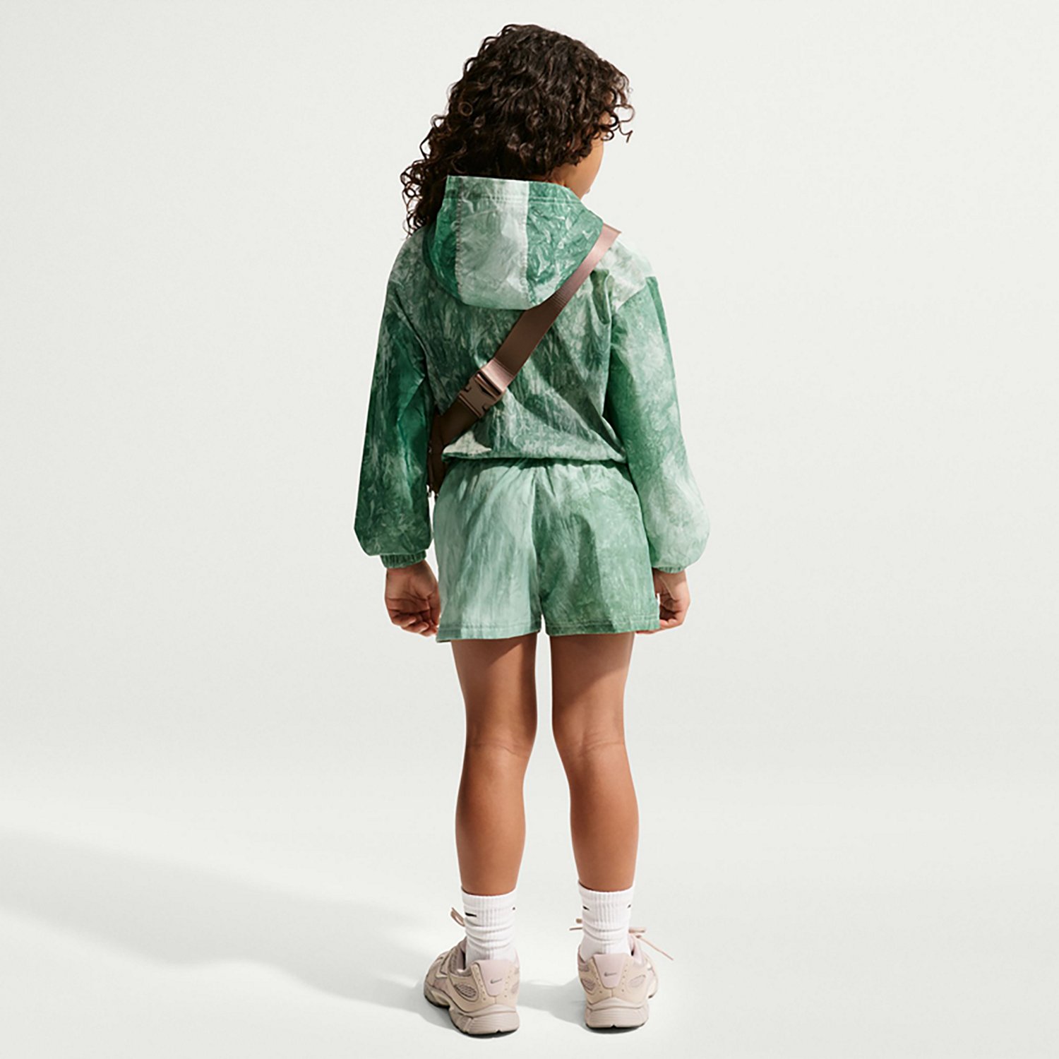 Nike Girls' Sportswear Club Woven Graphic Shorts - view number 3