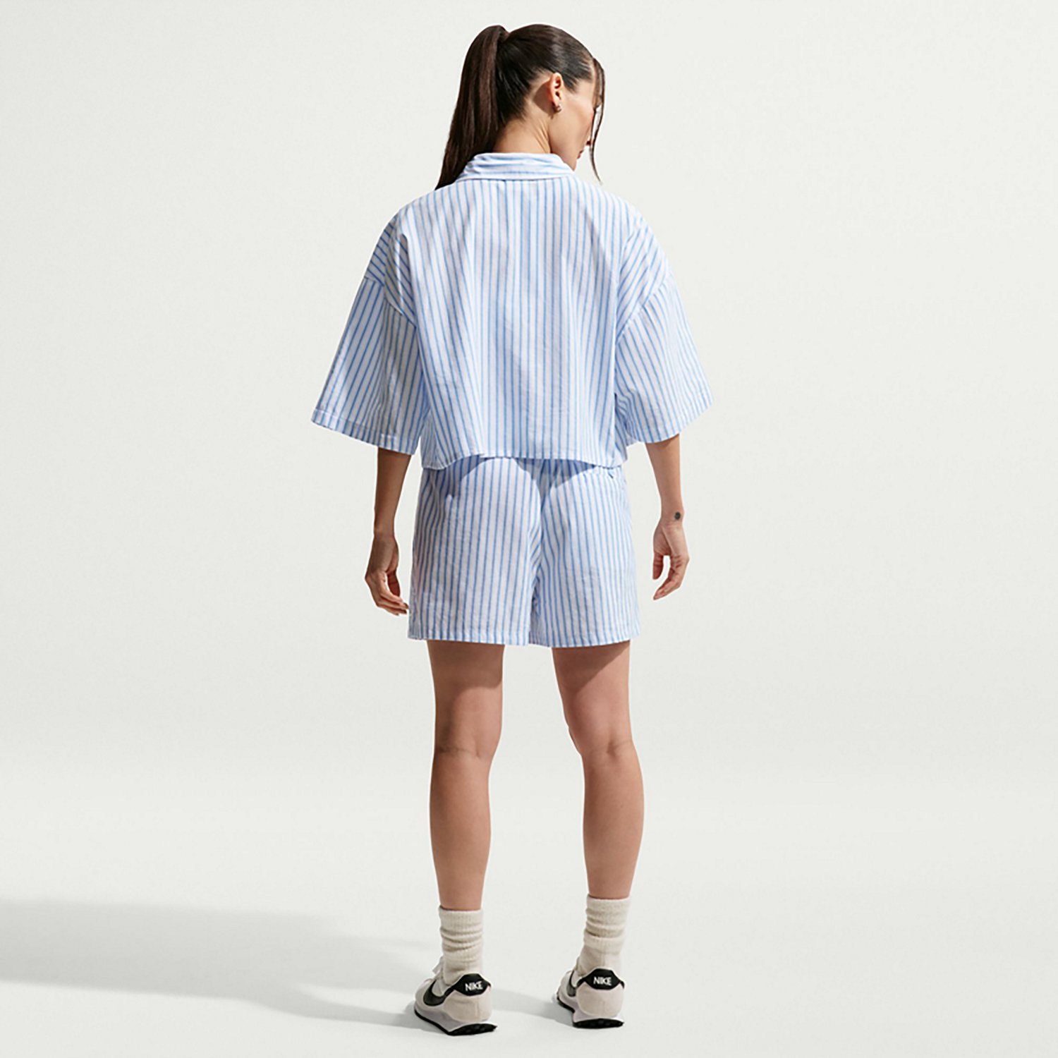 Nike Women's Sportswear Chill Poplin Loose Mid-Rise Stripe Shorts 4 in - view number 2