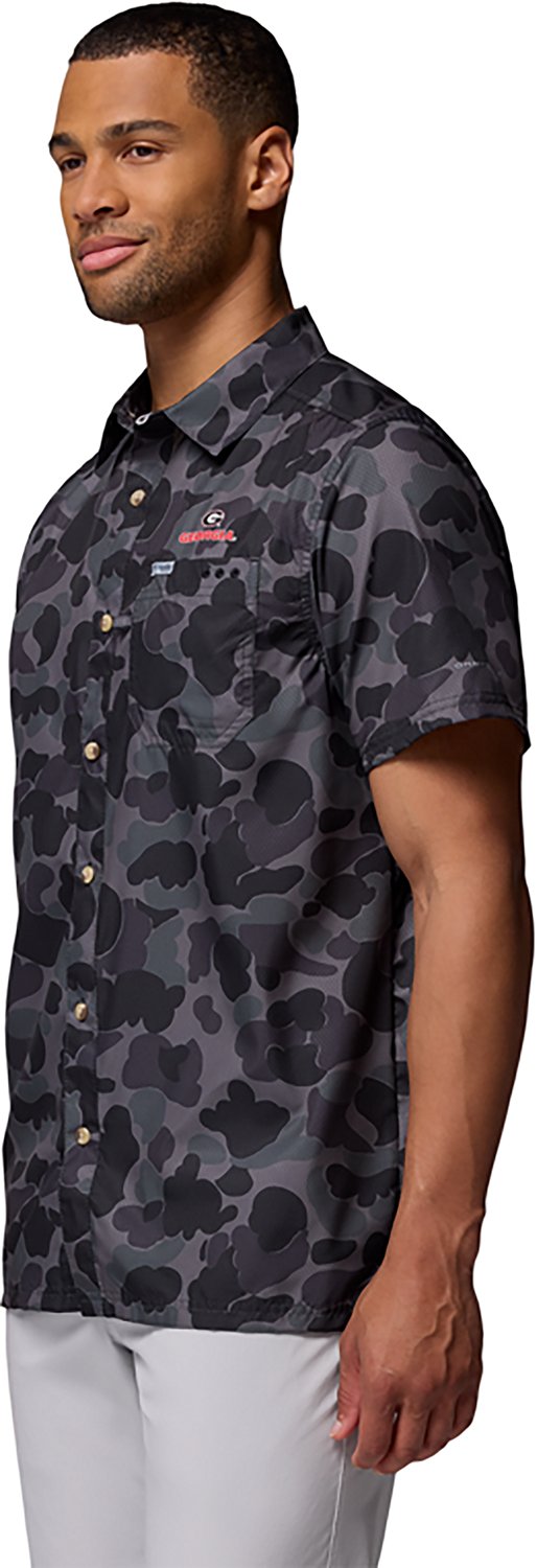 Columbia Sportswear Men's University of Georgia Collegiate PFG Super Slack Tide Camo Shirt - view number 3