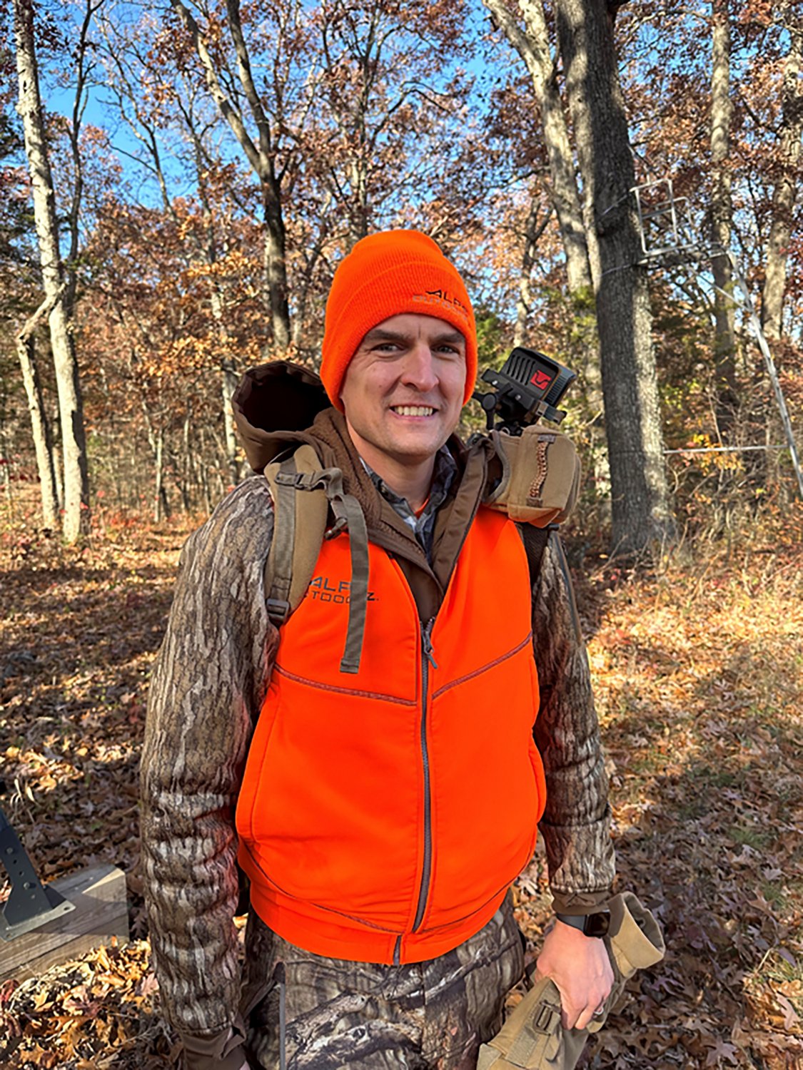 Hunting Stretch Microfleece Vest with Safety Harness Pass-Through - view number 8