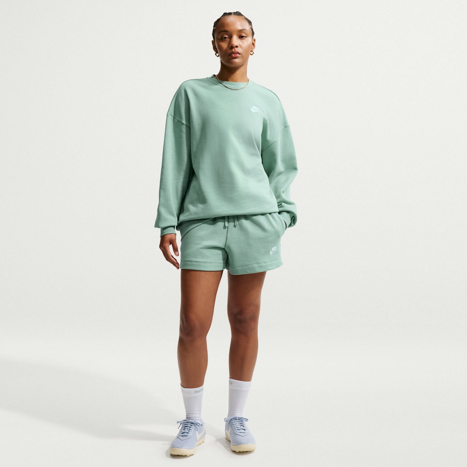 Nike Women's Sportswear Clube Fleece Loose Crew-Neck Sweatshirt
