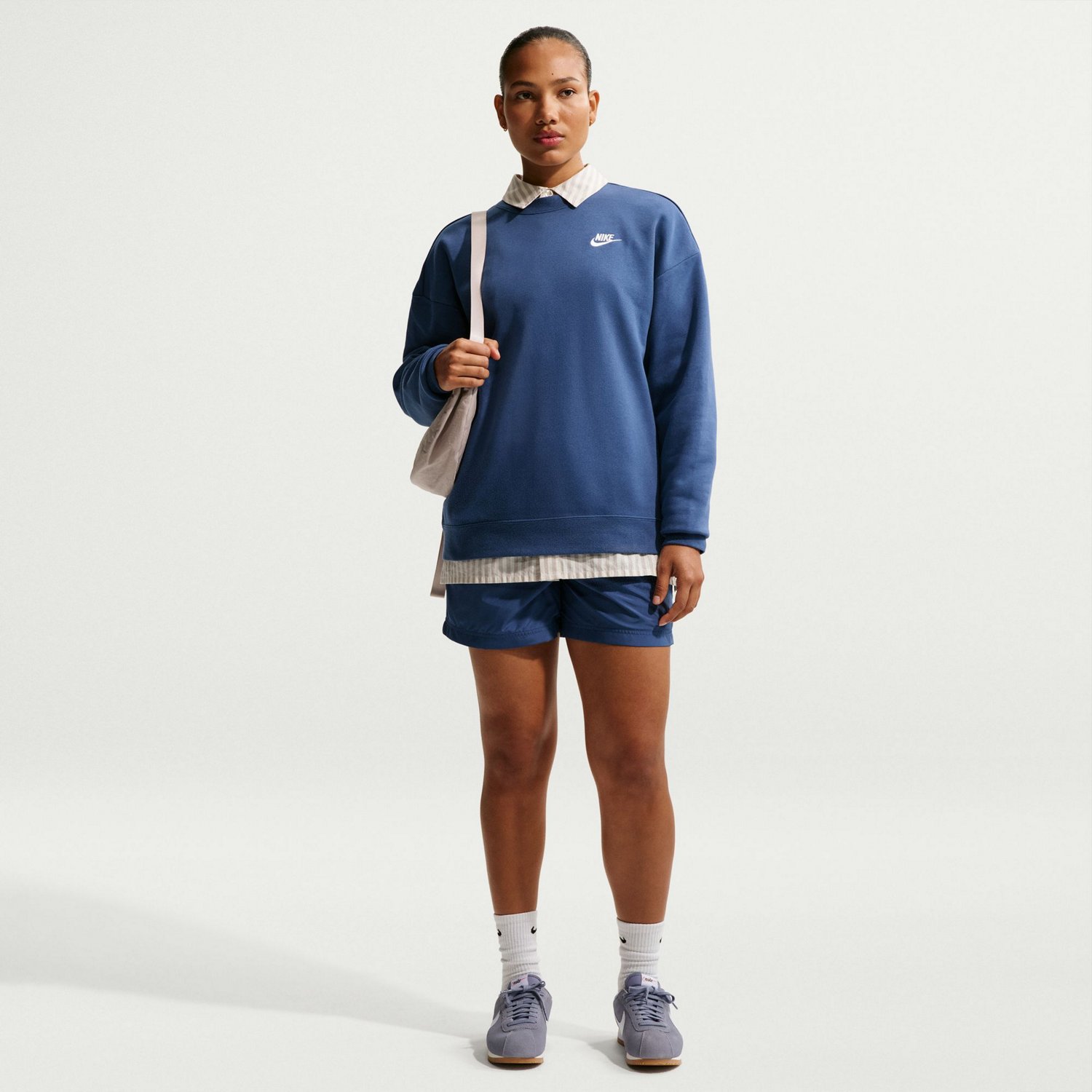 Nike Women's Sportswear Clube Fleece Loose Crew-Neck Sweatshirt