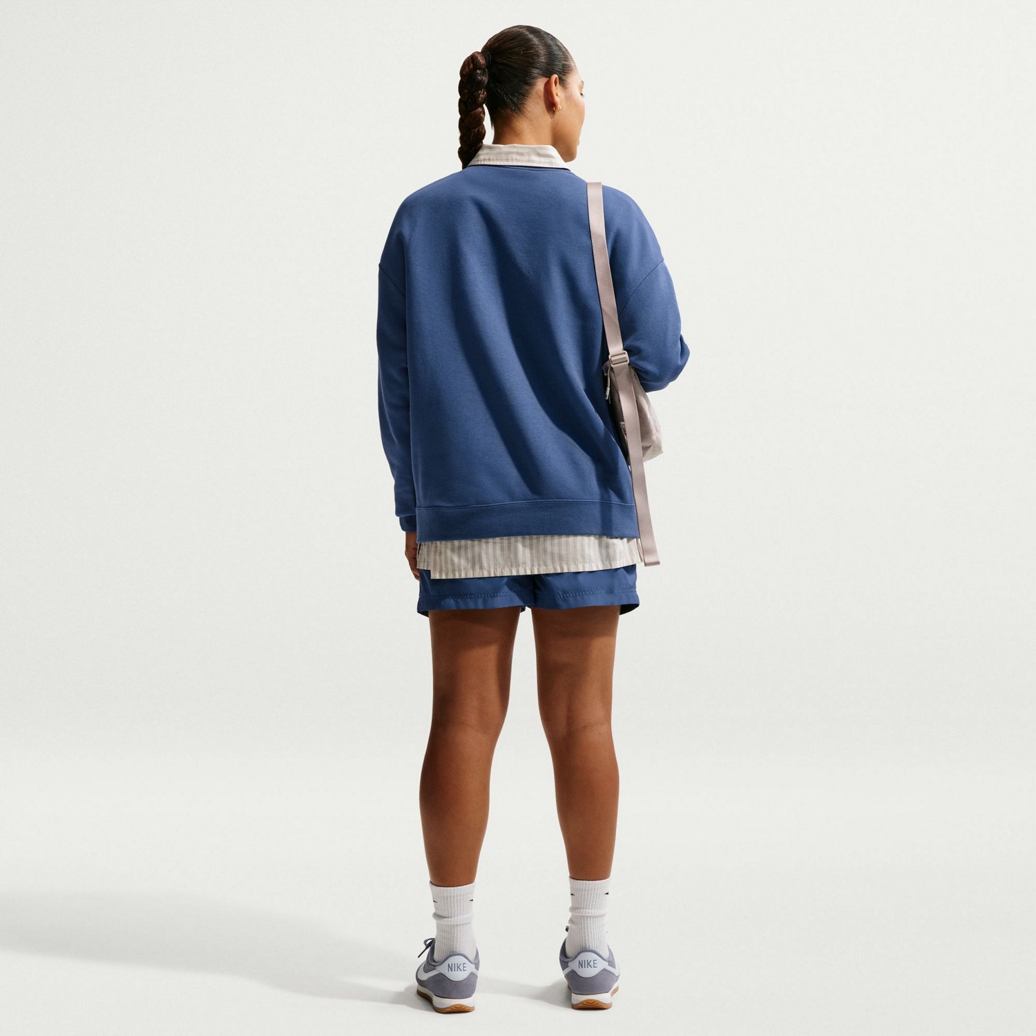 Nike Women's Sportswear Clube Fleece Loose Crew-Neck Sweatshirt - view number 2
