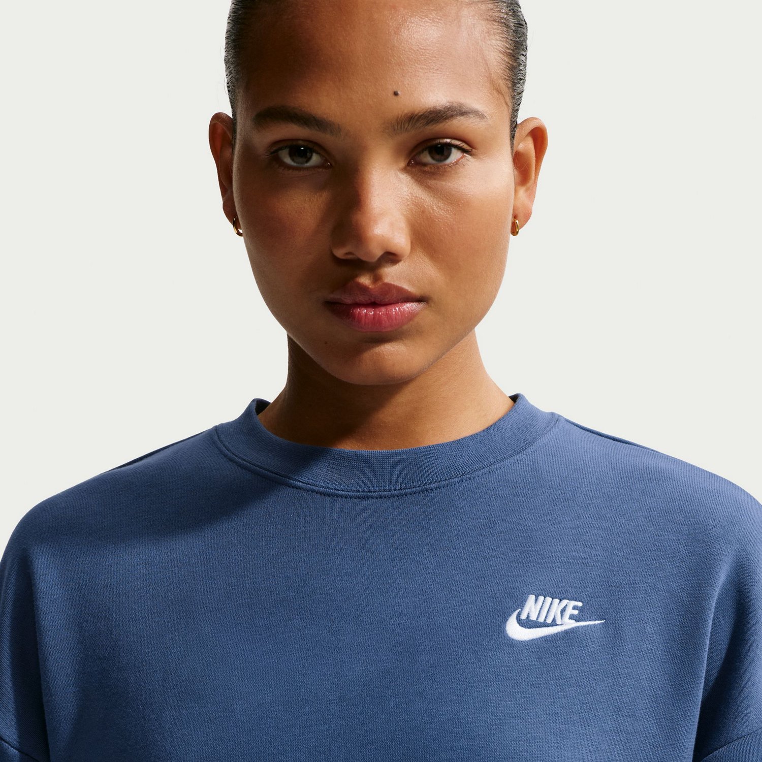 Nike Women's Sportswear Clube Fleece Loose Crew-Neck Sweatshirt - view number 4