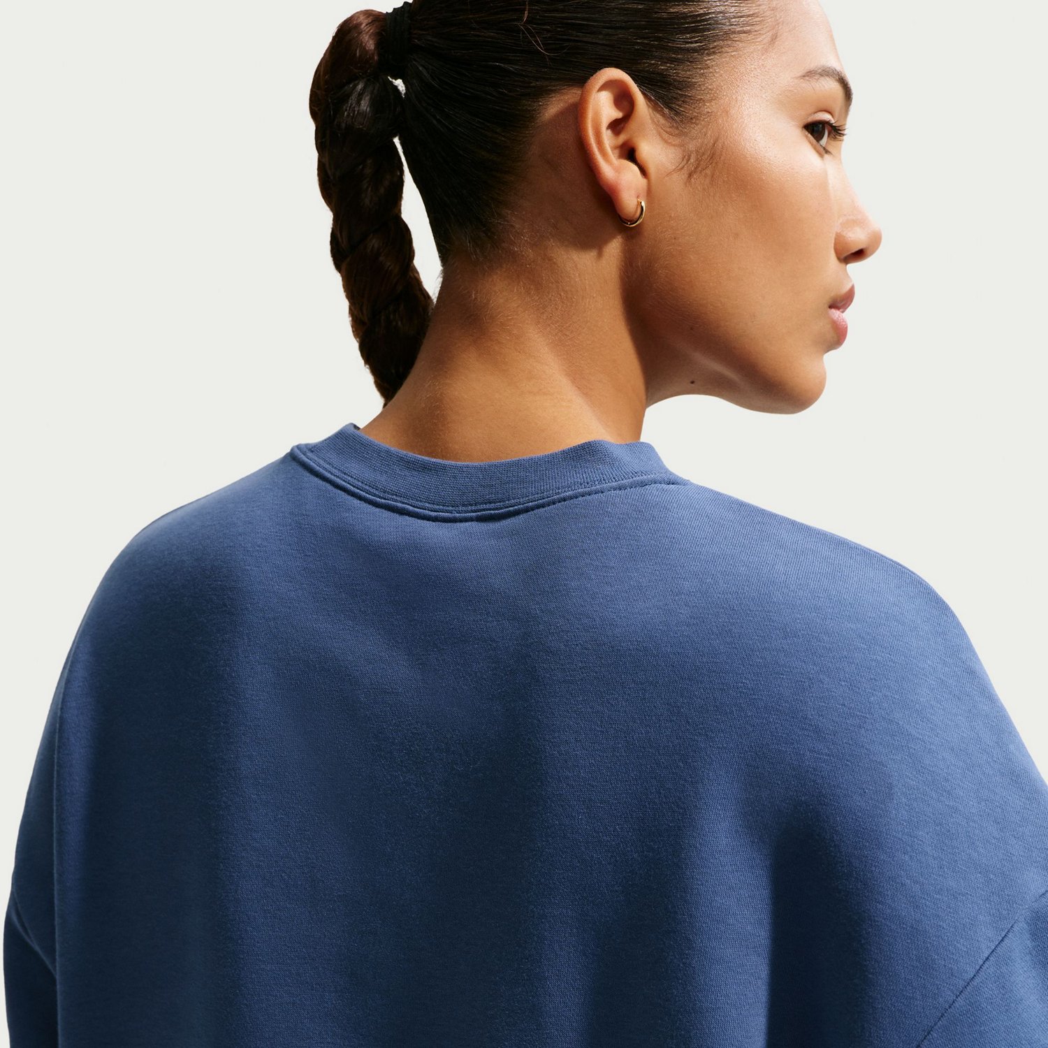 Nike Women's Sportswear Clube Fleece Loose Crew-Neck Sweatshirt - view number 5