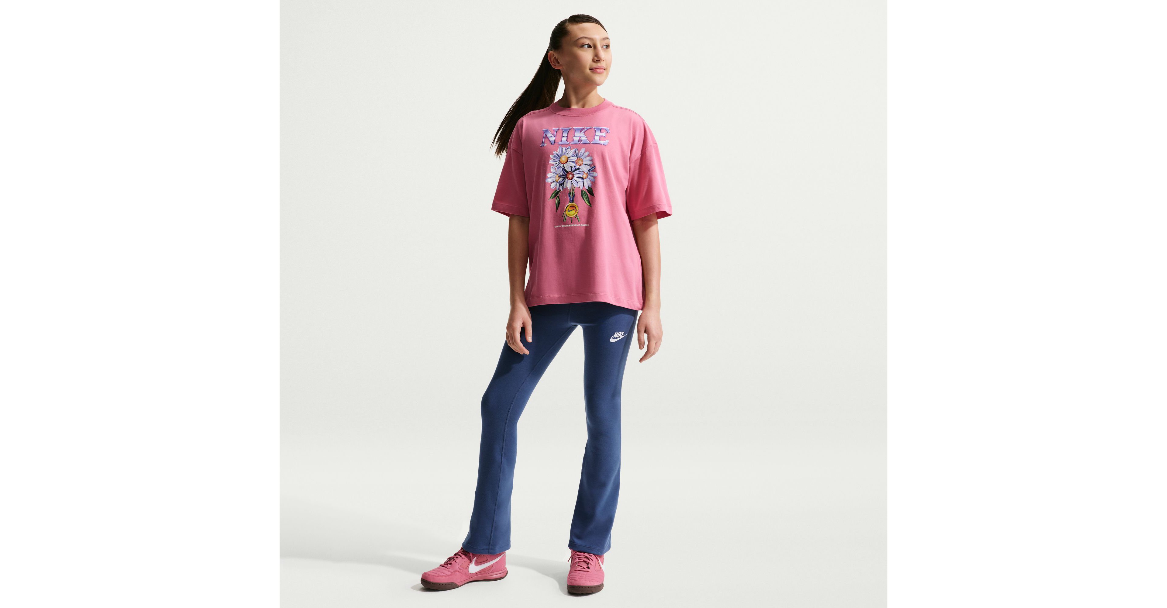 Nike Sportswear Girls’ Oversized Short Sleeve T‑Shirt