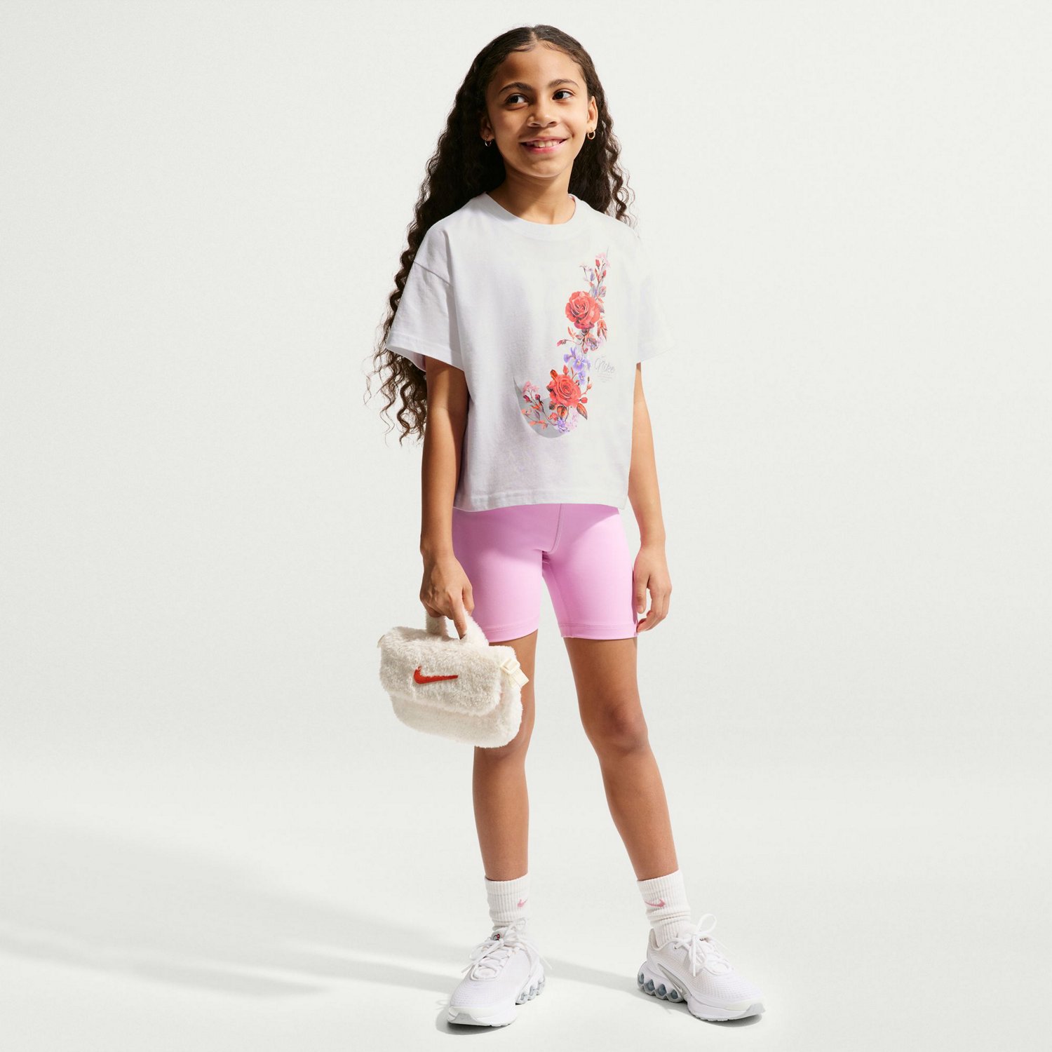 Nike Girls' Sportswear Essential Soft Bloom Boxy T-shirt
