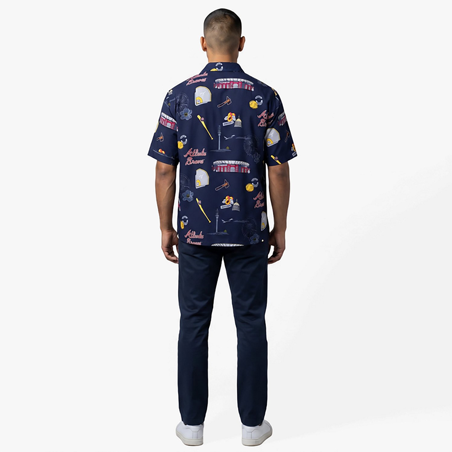 Antigua Men's Atlanta Braves Landmark Woven Short Sleeve Fishing Shirt