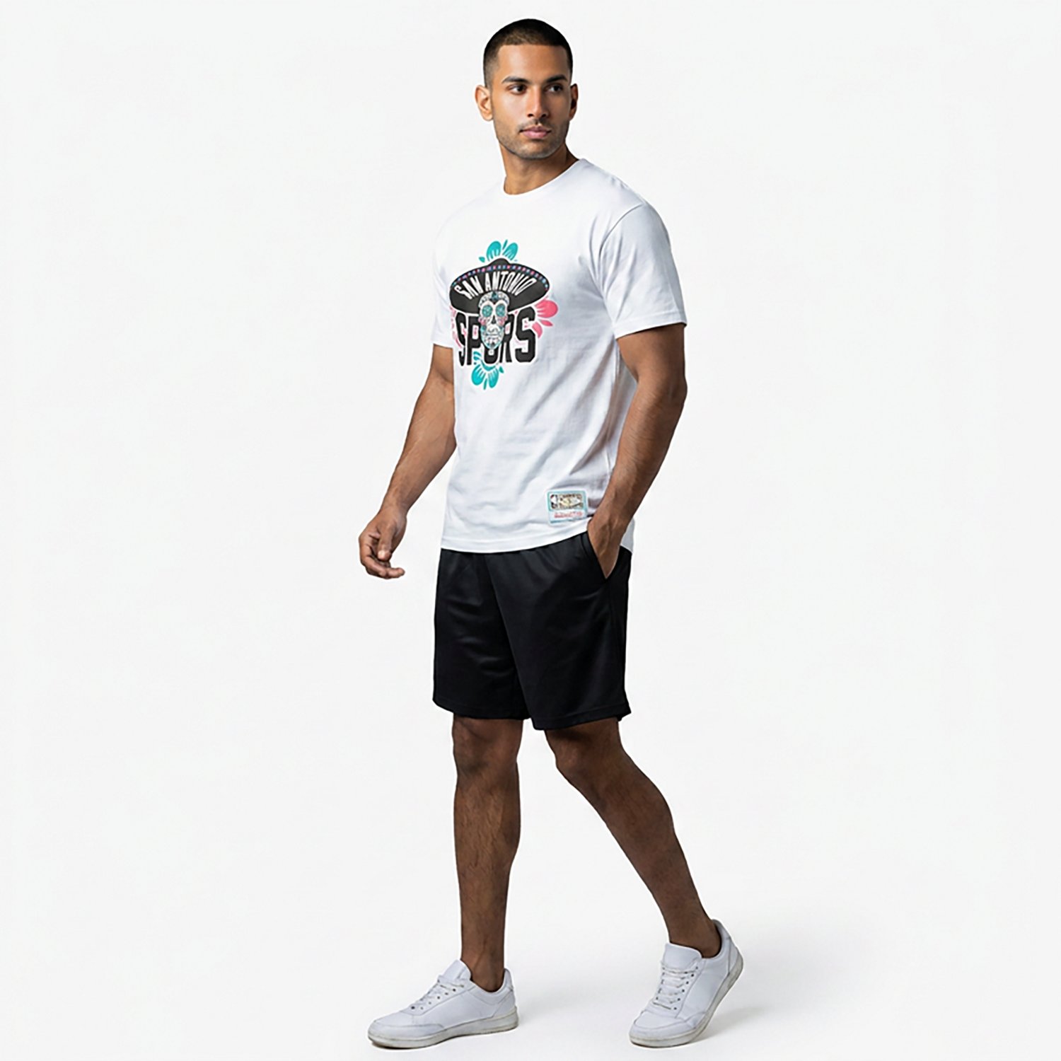 Mitchell & Ness Men's San Antonio Spurs Fiesta Skull Graphic T-shirt - view number 2