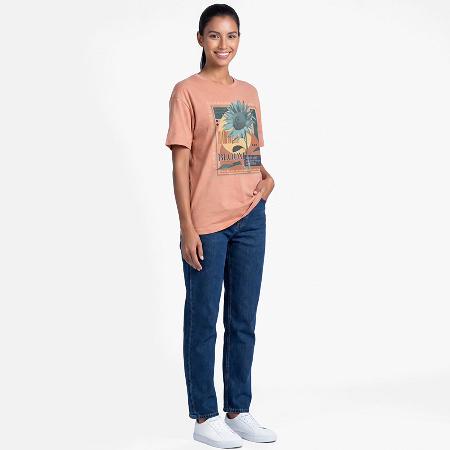 Live Outside the Limits Women's Bloom Oversized Graphic T-shirt - view number 2