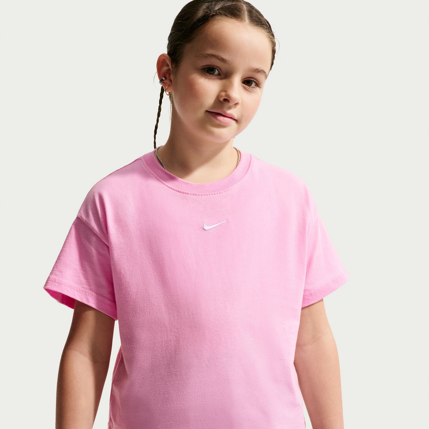 Nike Girls' Sportswear Essential Boxy Short Sleeve T-shirt