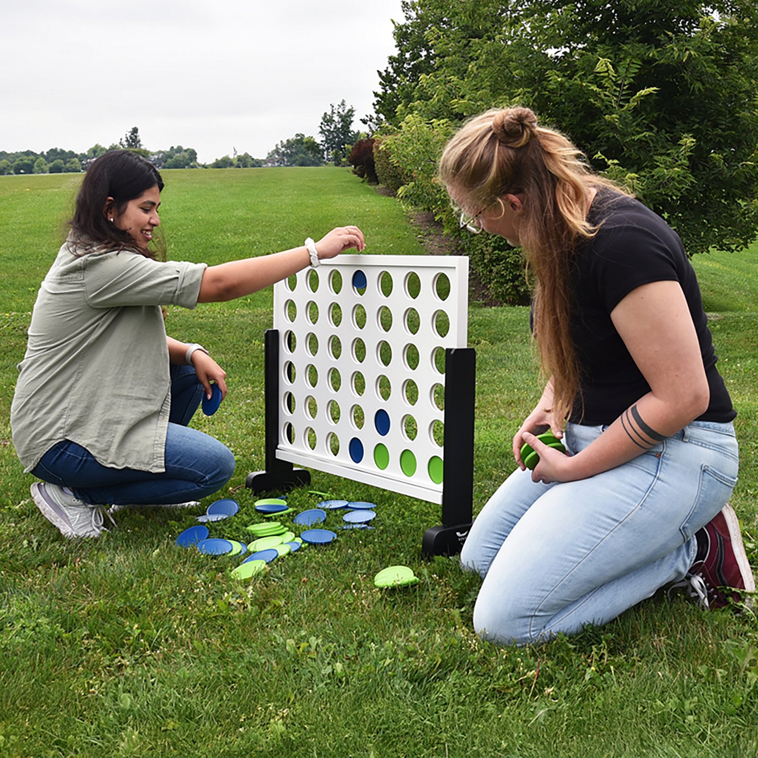Vivere Giant 4-in-Row Outdoor Game - view number 3