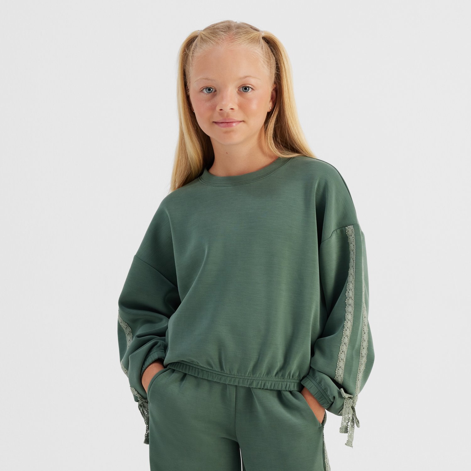 Freely Girls' Scottie Sandwash Lace Pullover