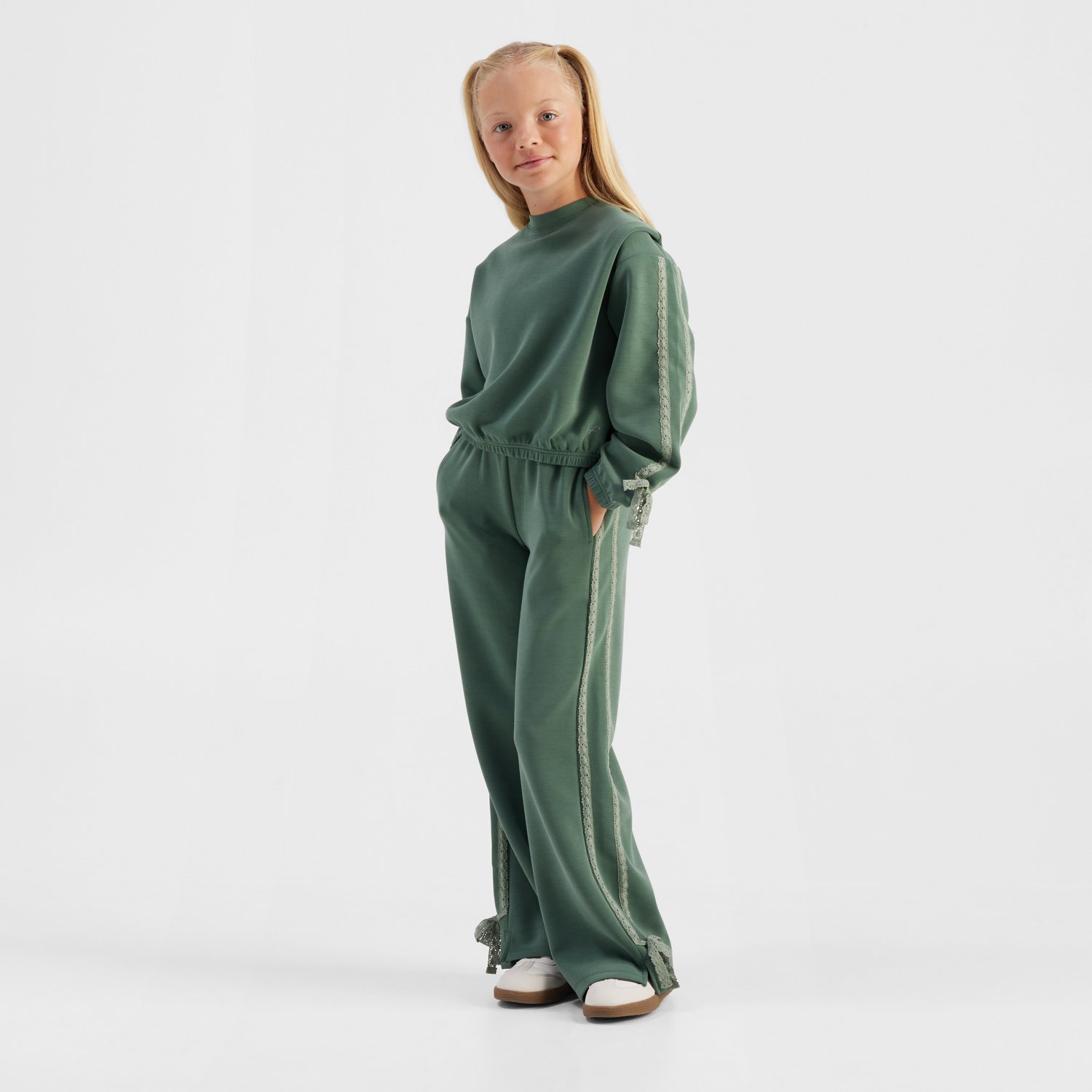 Freely Girls' Scottie Sandwash Lace Pullover - view number 2