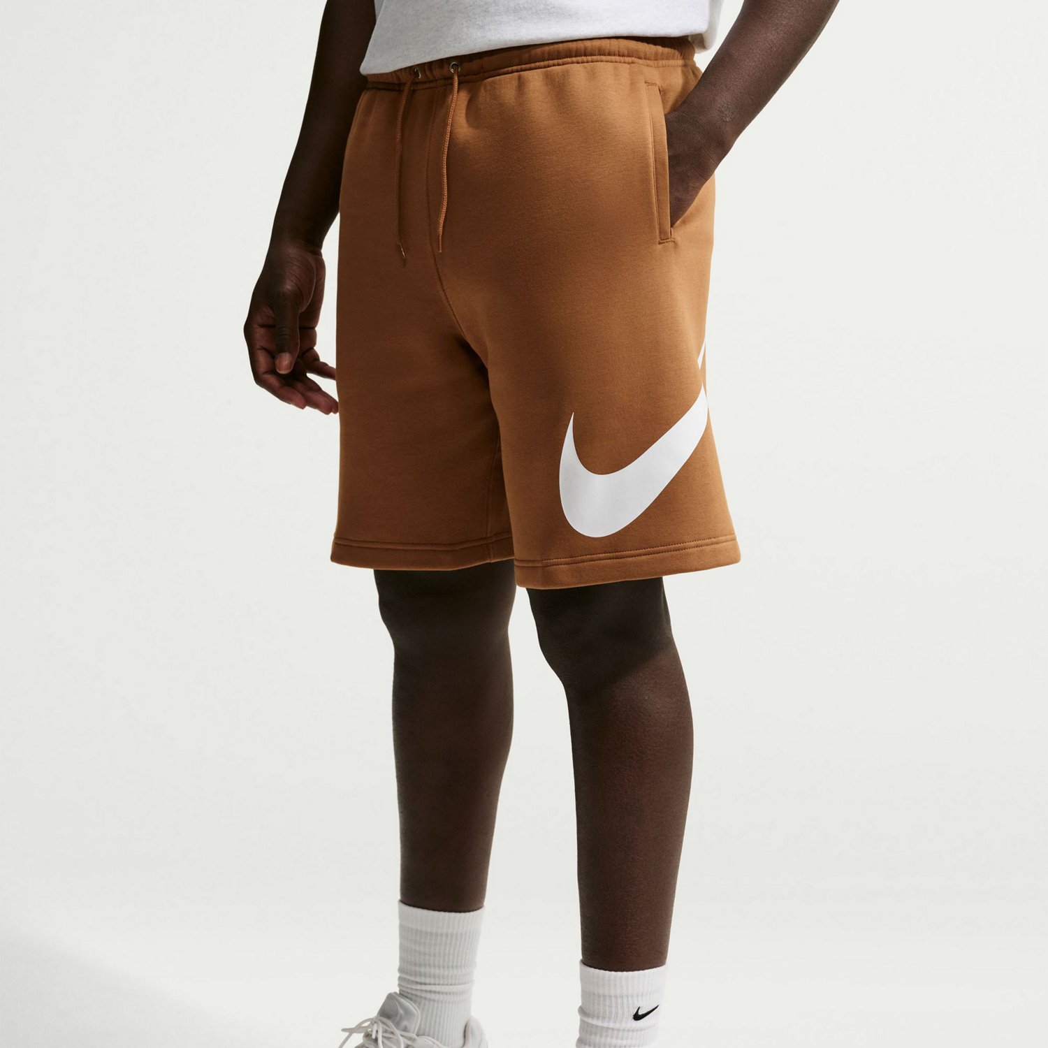 Nike Men's Club Brushed Fleece Graphic Shorts 7 in. - view number 3