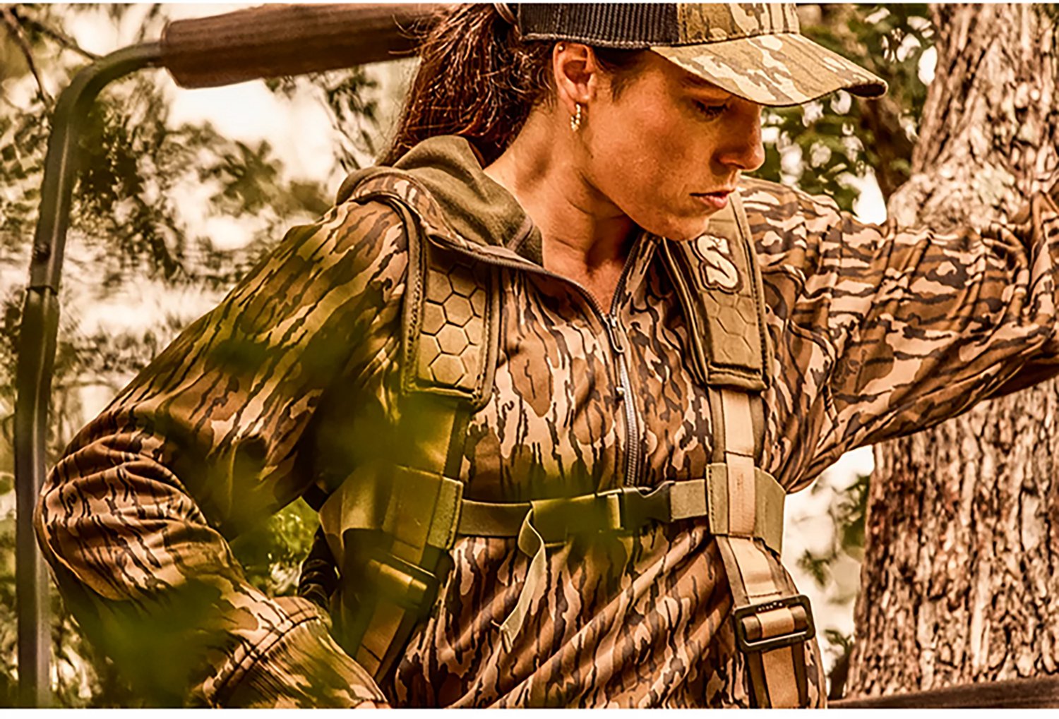 Magellan Outdoors Women's Camo Hunting Fayette 1/4 Zip Hoodie - view number 3