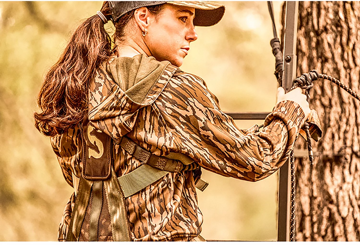Magellan Outdoors Women's Camo Hunting Fayette 1/4 Zip Hoodie - view number 4